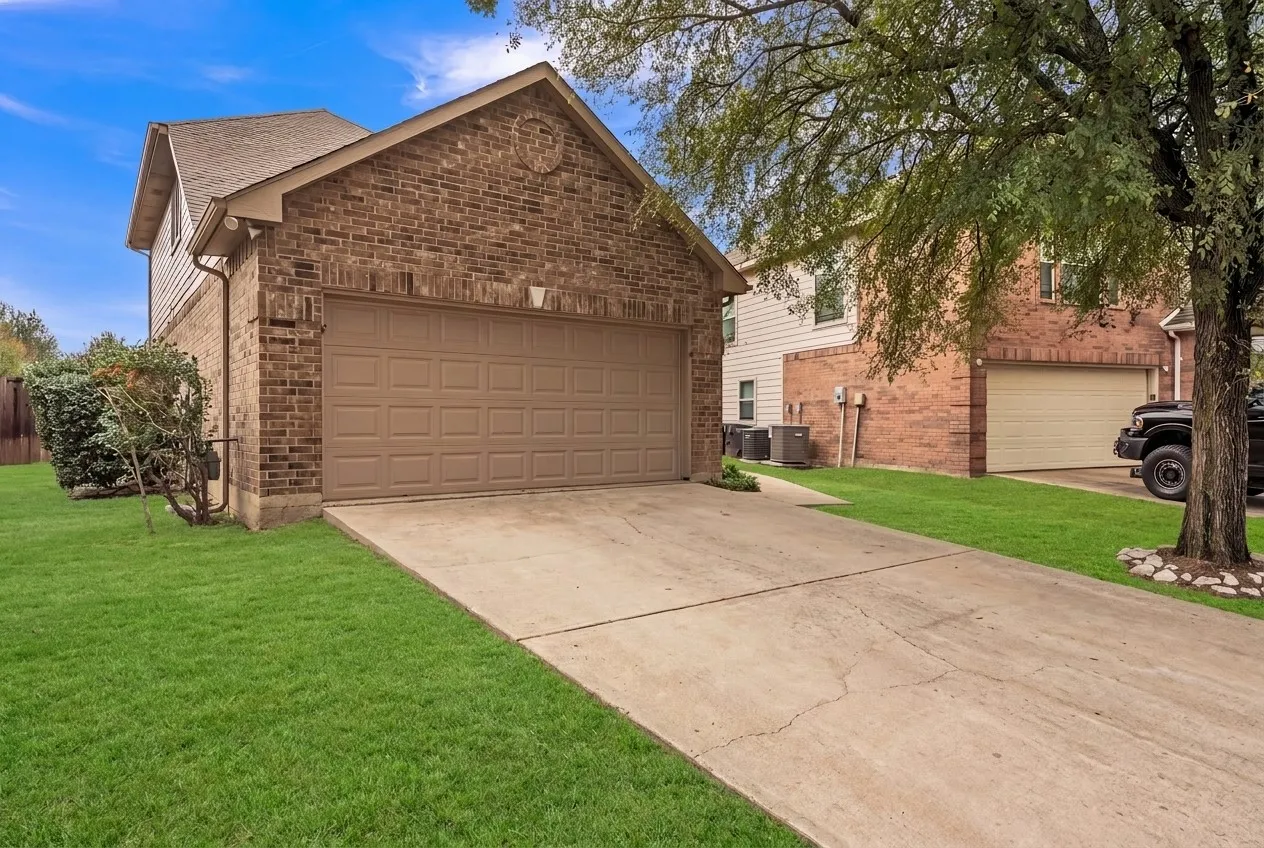 Single Family Residence For Sale in Tarrant County , 5448 Pecan Creek Circle, Fort Worth, Texas 76244, 3 Bedroom, 3 Bathroom, 2 Garage spaces, 1,985 Sqft, built in 2002, mls#21403241, Real Estate Agent in Fort Worth, Homes For Sale in Tarrant county, Homes For Sale in Fort Worth, Realtor in Fort Worth Texas, Real Estate Brokerage Independent Realty Texas, Luminita Cordes Realtor