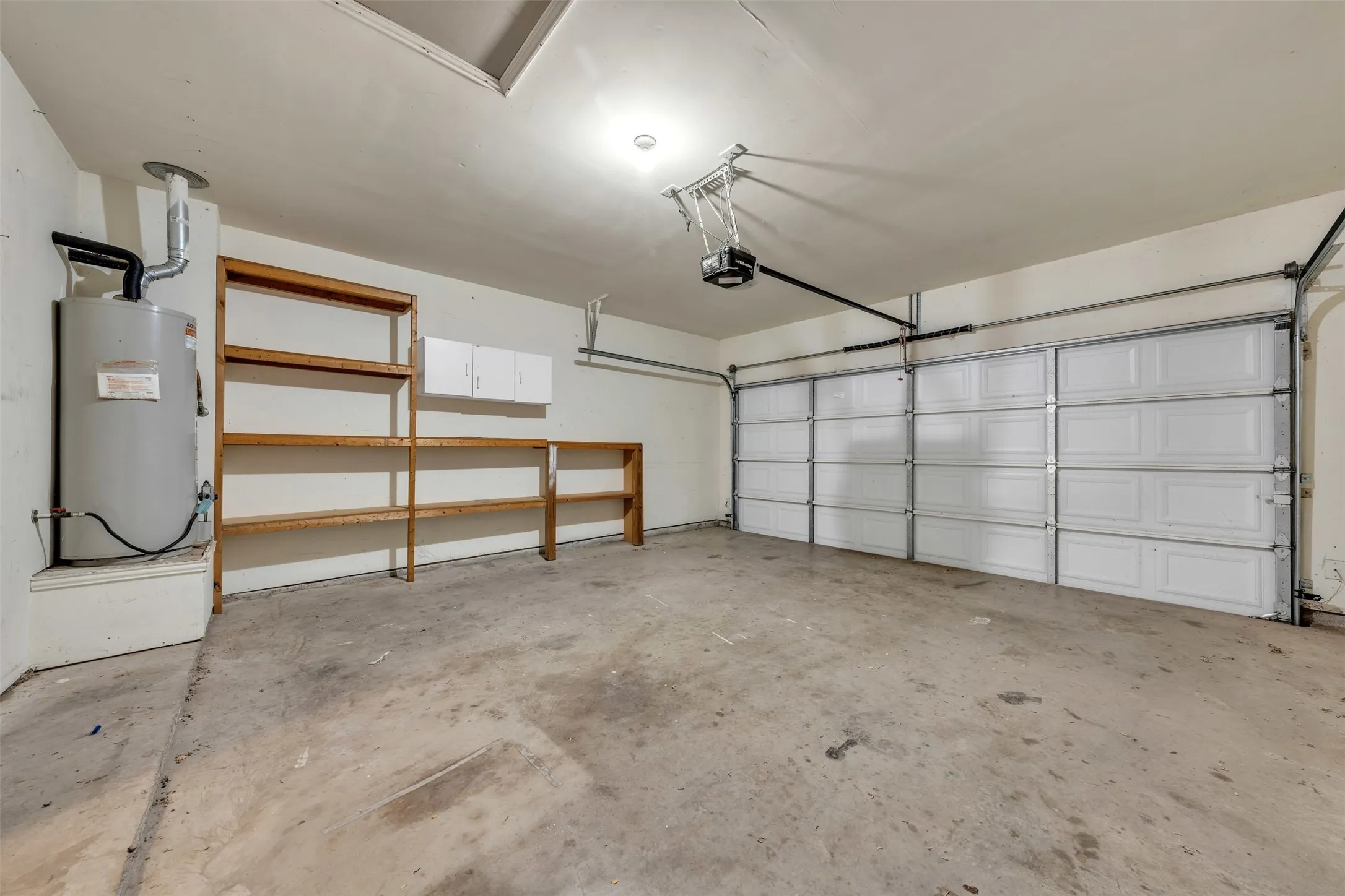Single Family Residence For Sale in Tarrant County , 5448 Pecan Creek Circle, Fort Worth, Texas 76244, 3 Bedroom, 3 Bathroom, 2 Garage spaces, 1,985 Sqft, built in 2002, mls#21403241, Real Estate Agent in Fort Worth, Homes For Sale in Tarrant county, Homes For Sale in Fort Worth, Realtor in Fort Worth Texas, Real Estate Brokerage Independent Realty Texas, Luminita Cordes Realtor