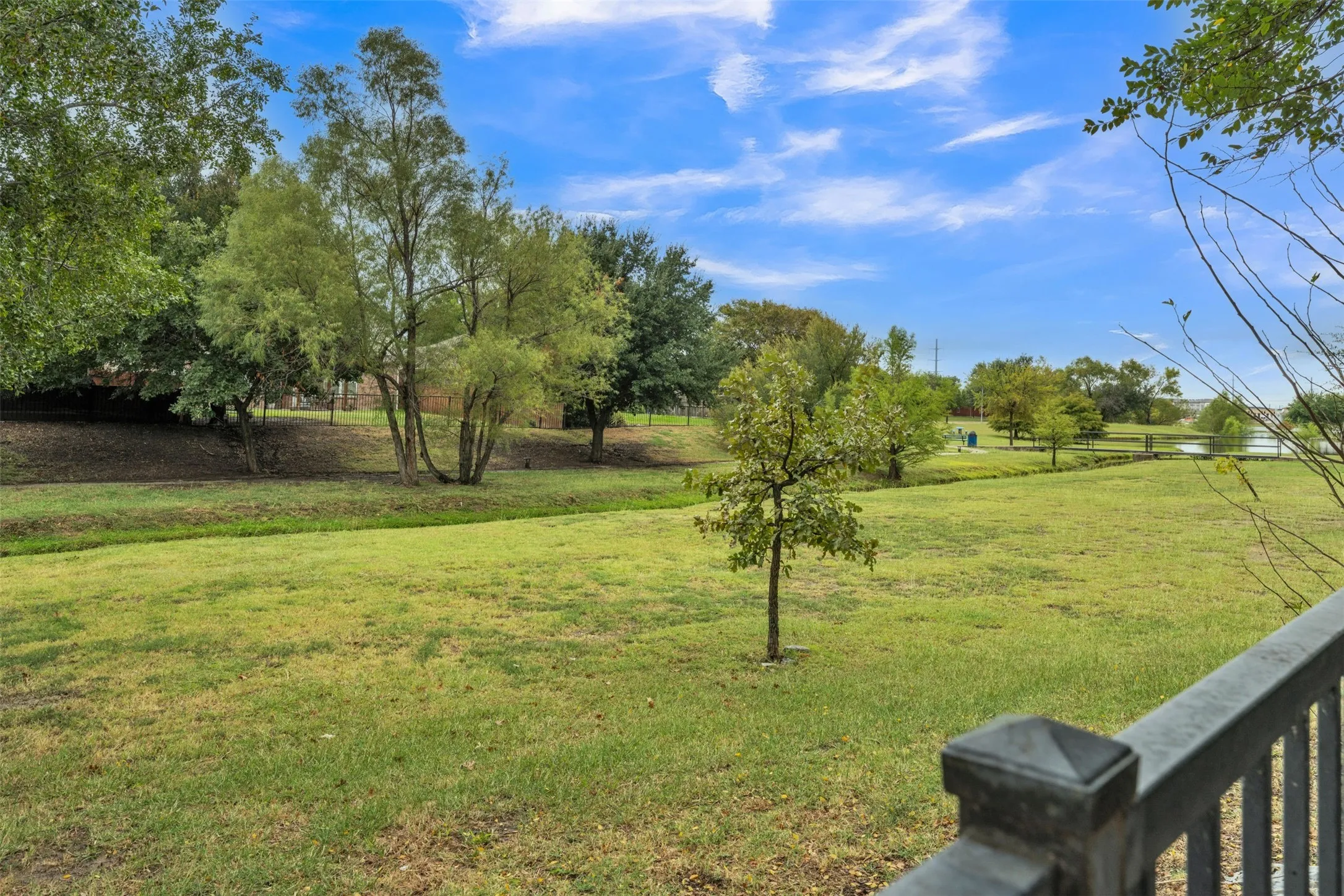 Single Family Residence For Sale in Tarrant County , 5448 Pecan Creek Circle, Fort Worth, Texas 76244, 3 Bedroom, 3 Bathroom, 2 Garage spaces, 1,985 Sqft, built in 2002, mls#21403241, Real Estate Agent in Fort Worth, Homes For Sale in Tarrant county, Homes For Sale in Fort Worth, Realtor in Fort Worth Texas, Real Estate Brokerage Independent Realty Texas, Luminita Cordes Realtor