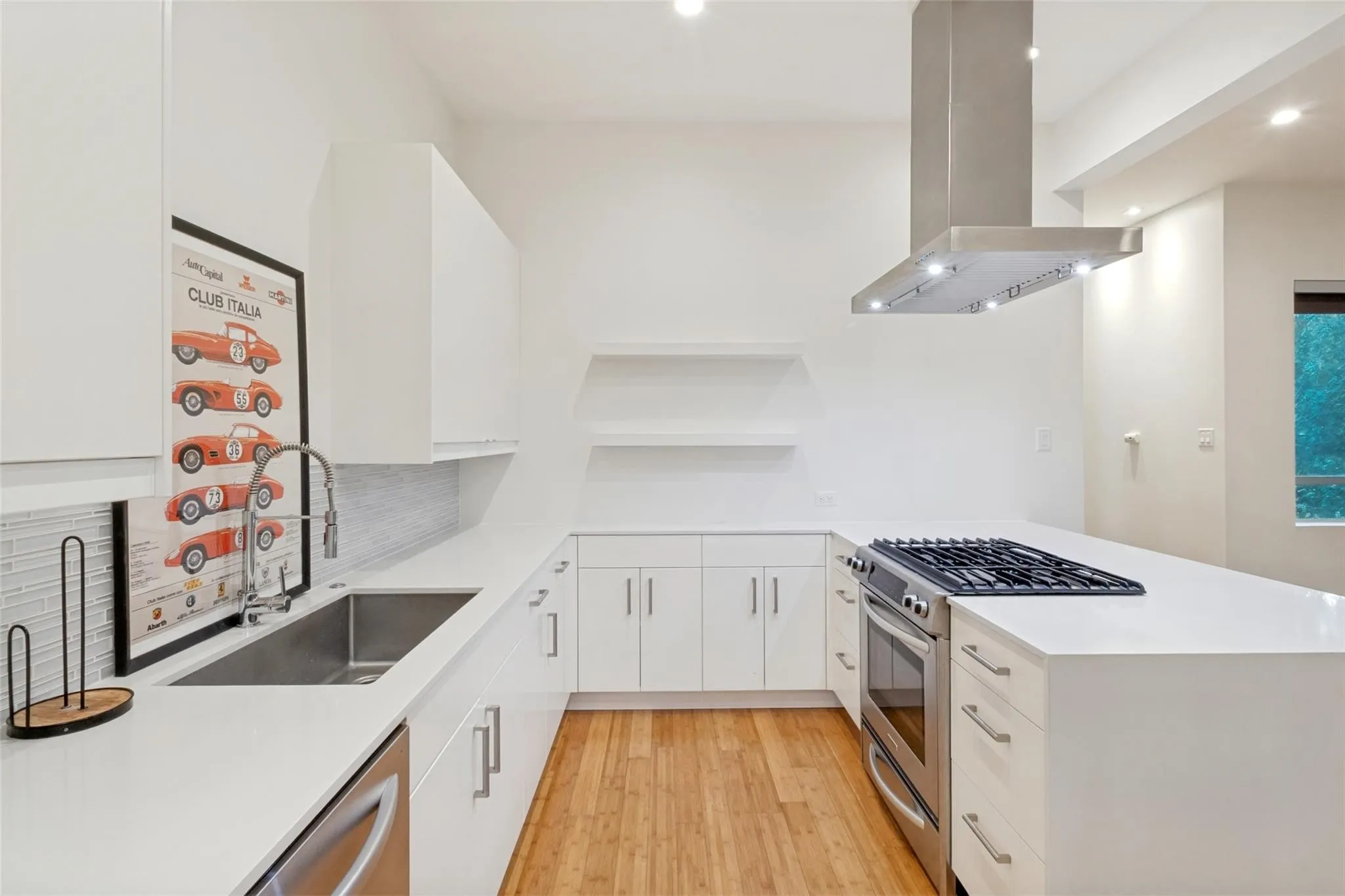 Single Family Residence For Rent in Dallas County , 4401 Roseland Avenue A, Dallas, Texas 75204, 2 Bedroom, 3 Bathroom, 2 Garage spaces, 1,773 Sqft, built in 2014, mls#21403257, Real Estate Agent in Dallas, Homes For Rent in Dallas county, Homes For Rent in Dallas, Realtor in Dallas Texas, Real Estate Brokerage Independent Realty Texas, Luminita Cordes Realtor