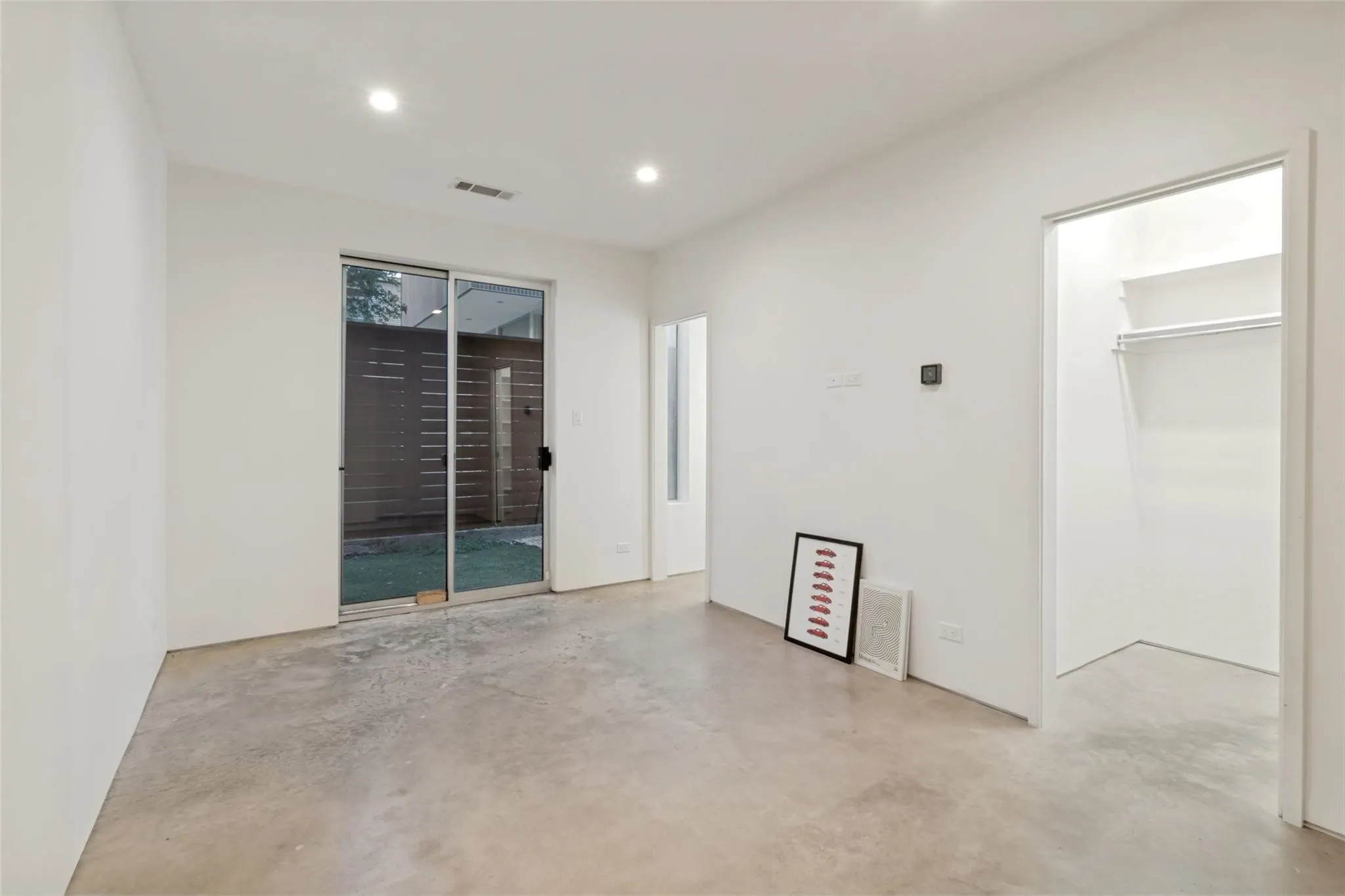 Single Family Residence For Rent in Dallas County , 4401 Roseland Avenue A, Dallas, Texas 75204, 2 Bedroom, 3 Bathroom, 2 Garage spaces, 1,773 Sqft, built in 2014, mls#21403257, Real Estate Agent in Dallas, Homes For Rent in Dallas county, Homes For Rent in Dallas, Realtor in Dallas Texas, Real Estate Brokerage Independent Realty Texas, Luminita Cordes Realtor