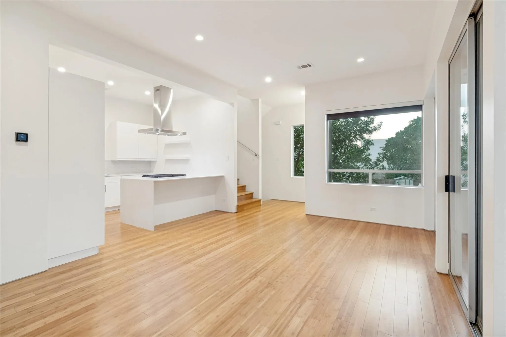 Single Family Residence For Rent in Dallas County , 4401 Roseland Avenue A, Dallas, Texas 75204, 2 Bedroom, 3 Bathroom, 2 Garage spaces, 1,773 Sqft, built in 2014, mls#21403257, Real Estate Agent in Dallas, Homes For Rent in Dallas county, Homes For Rent in Dallas, Realtor in Dallas Texas, Real Estate Brokerage Independent Realty Texas, Luminita Cordes Realtor