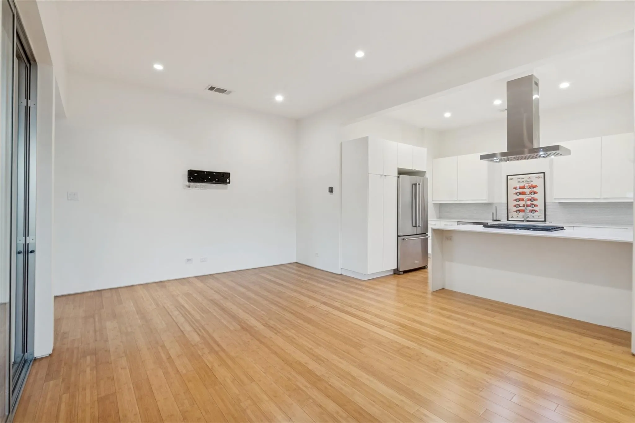 Single Family Residence For Rent in Dallas County , 4401 Roseland Avenue A, Dallas, Texas 75204, 2 Bedroom, 3 Bathroom, 2 Garage spaces, 1,773 Sqft, built in 2014, mls#21403257, Real Estate Agent in Dallas, Homes For Rent in Dallas county, Homes For Rent in Dallas, Realtor in Dallas Texas, Real Estate Brokerage Independent Realty Texas, Luminita Cordes Realtor