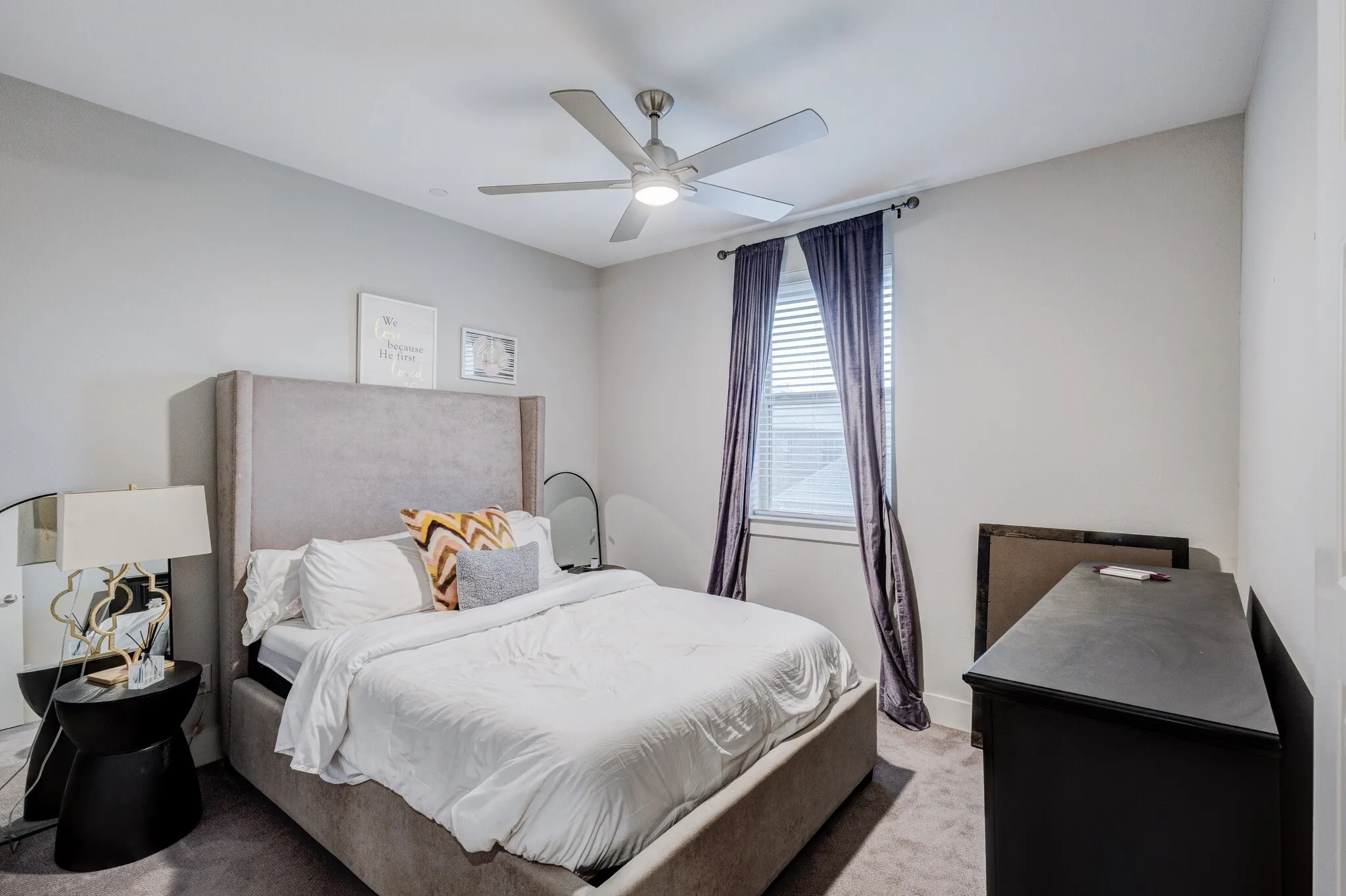 Recessed window with blinds, overhead ceiling fan, light gray wall paint, and gray carpeting