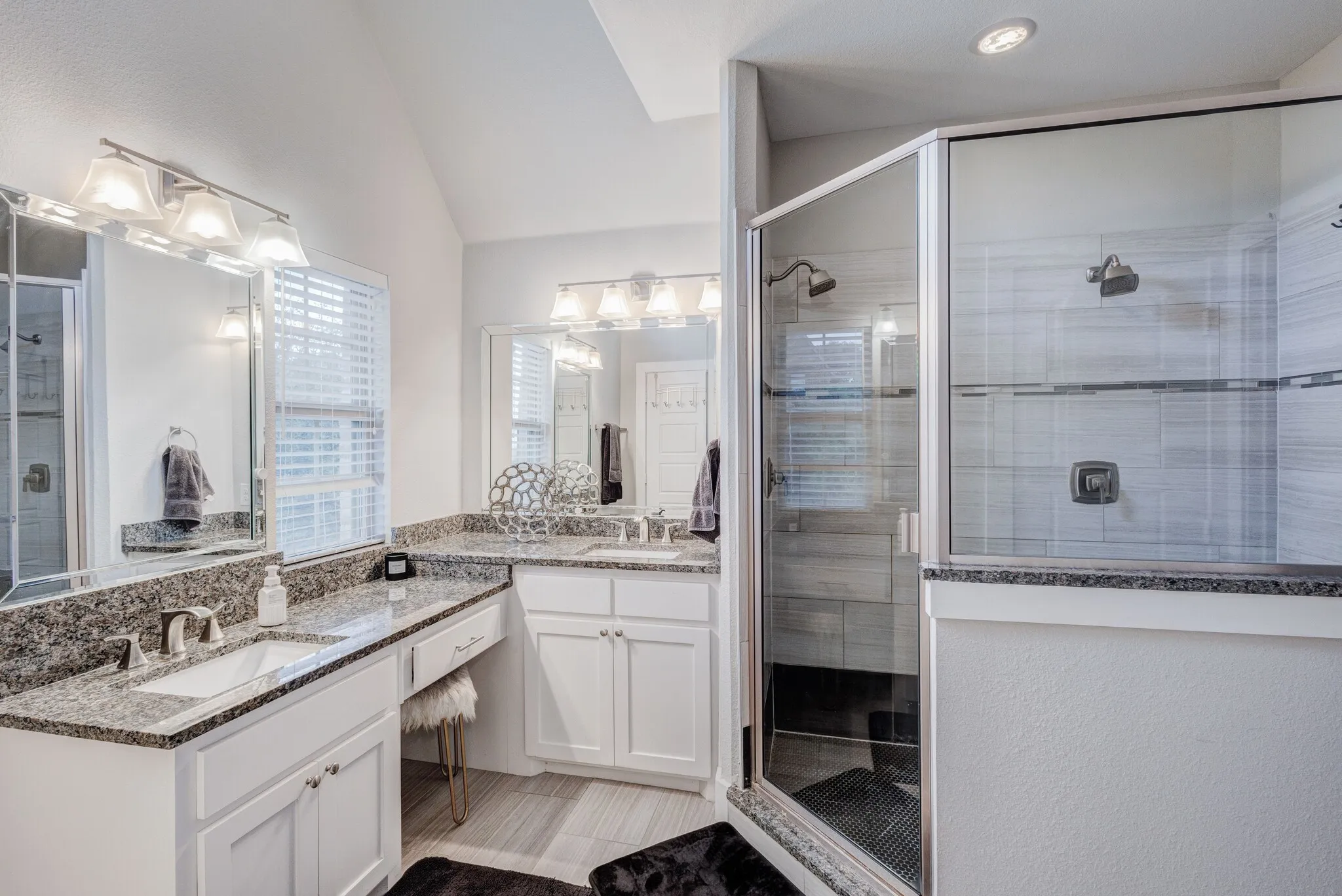 Dual vanities with granite countertops