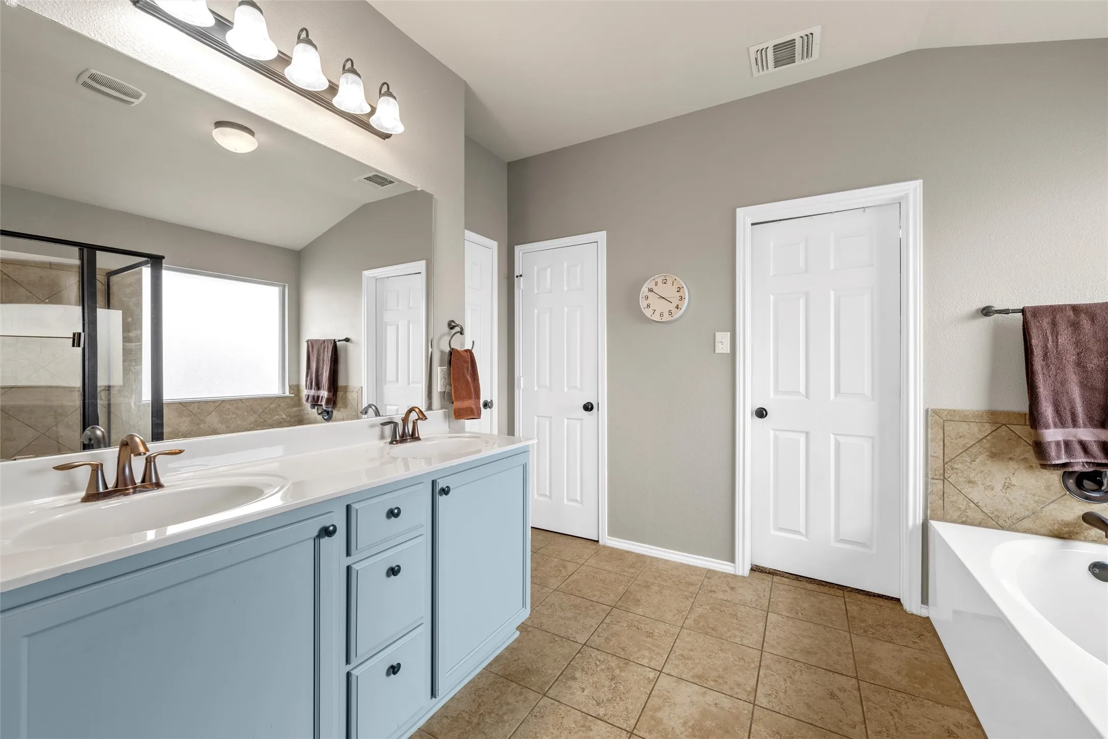 Single Family Residence For Sale in Mc Lennan County , 6541 Cascade Drive, Waco, Texas 76712, 5 Bedroom, 3 Bathroom, 2 Garage spaces, 3,187 Sqft, built in 2013, mls#21402633, Real Estate Agent in Waco, Homes For Sale in Mc Lennan county, Homes For Sale in Waco, Realtor in Waco Texas, Real Estate Brokerage Independent Realty Texas, Luminita Cordes Realtor