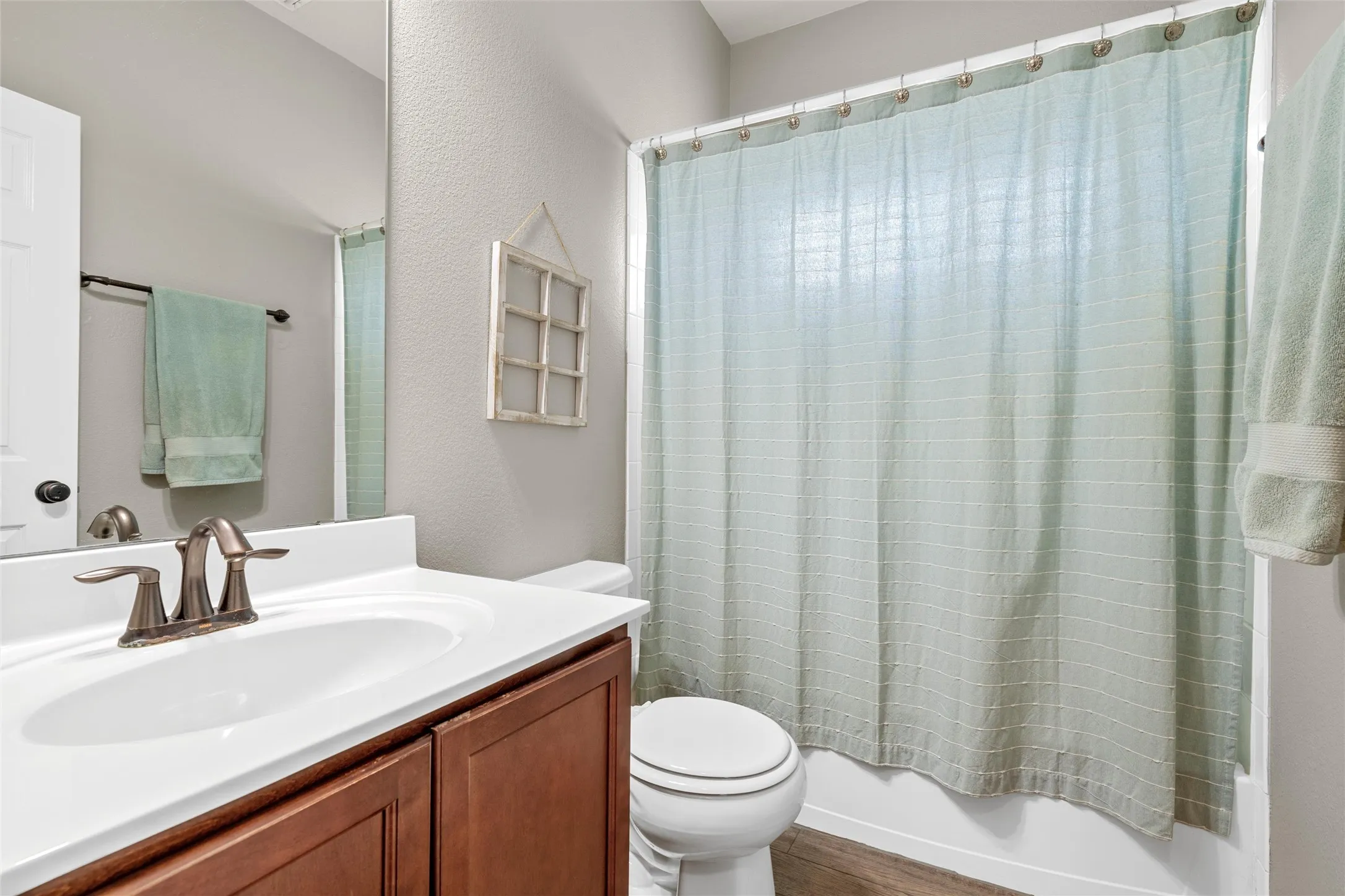 Single Family Residence For Sale in Mc Lennan County , 6541 Cascade Drive, Waco, Texas 76712, 5 Bedroom, 3 Bathroom, 2 Garage spaces, 3,187 Sqft, built in 2013, mls#21402633, Real Estate Agent in Waco, Homes For Sale in Mc Lennan county, Homes For Sale in Waco, Realtor in Waco Texas, Real Estate Brokerage Independent Realty Texas, Luminita Cordes Realtor