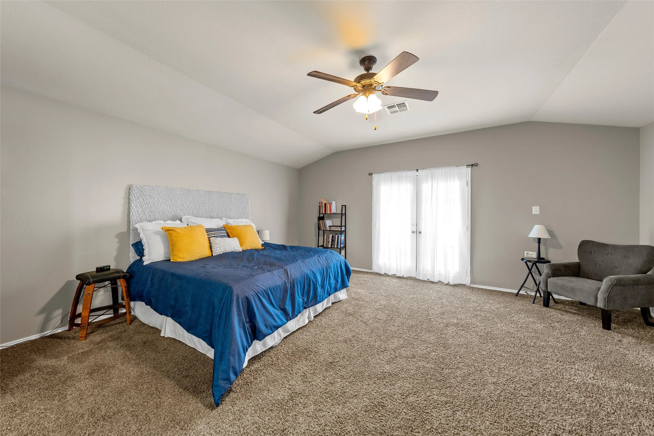 Single Family Residence For Sale in Mc Lennan County , 6541 Cascade Drive, Waco, Texas 76712, 5 Bedroom, 3 Bathroom, 2 Garage spaces, 3,187 Sqft, built in 2013, mls#21402633, Real Estate Agent in Waco, Homes For Sale in Mc Lennan county, Homes For Sale in Waco, Realtor in Waco Texas, Real Estate Brokerage Independent Realty Texas, Luminita Cordes Realtor