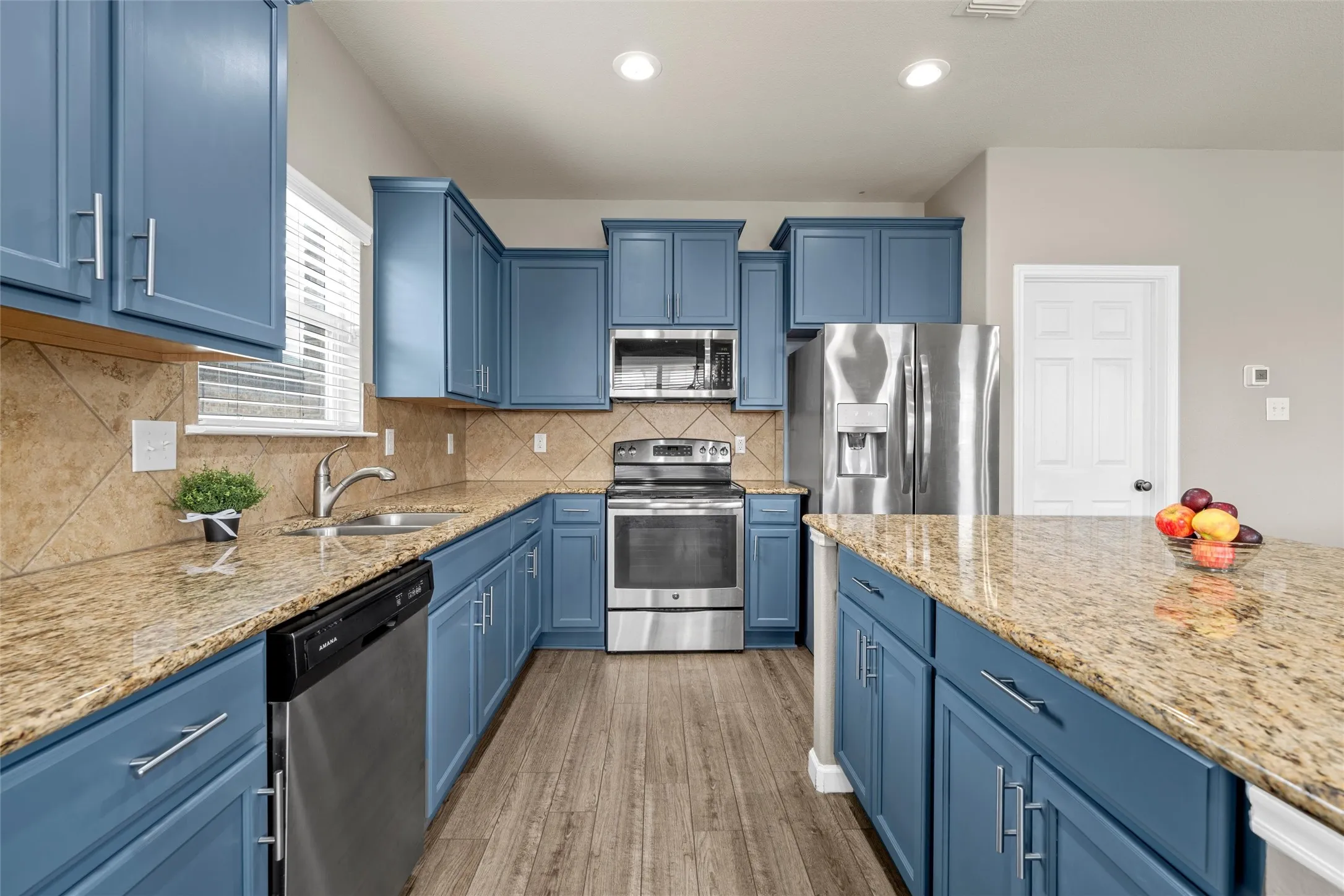 Single Family Residence For Sale in Mc Lennan County , 6541 Cascade Drive, Waco, Texas 76712, 5 Bedroom, 3 Bathroom, 2 Garage spaces, 3,187 Sqft, built in 2013, mls#21402633, Real Estate Agent in Waco, Homes For Sale in Mc Lennan county, Homes For Sale in Waco, Realtor in Waco Texas, Real Estate Brokerage Independent Realty Texas, Luminita Cordes Realtor
