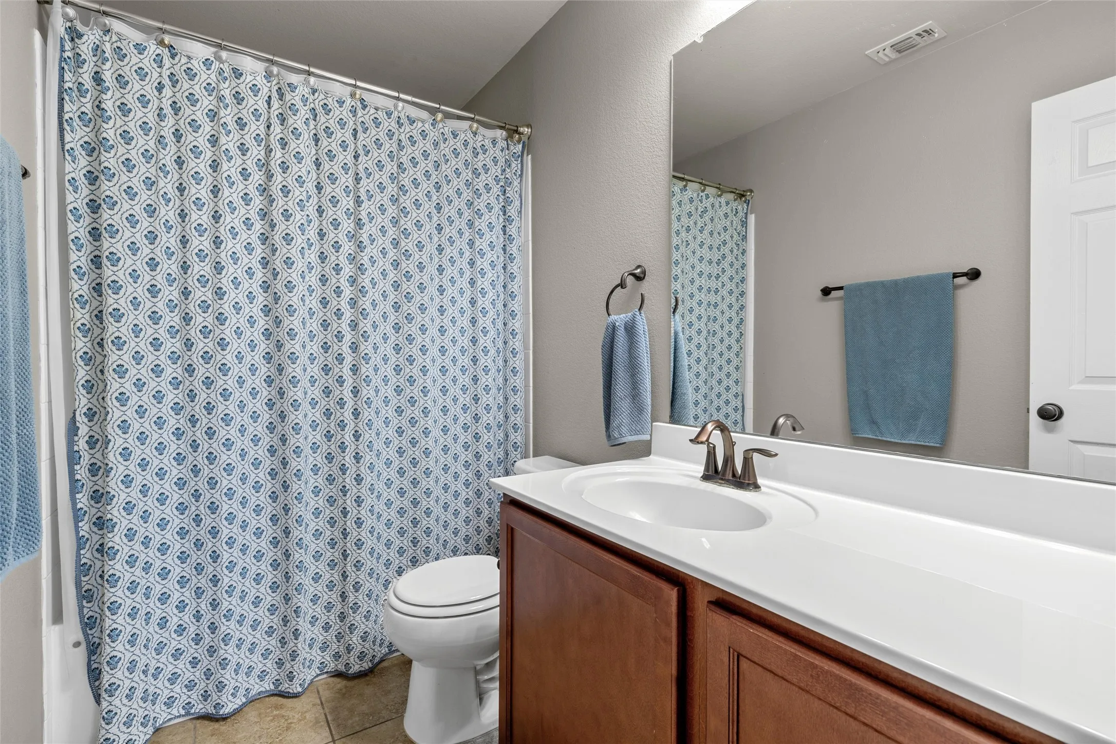 Single Family Residence For Sale in Mc Lennan County , 6541 Cascade Drive, Waco, Texas 76712, 5 Bedroom, 3 Bathroom, 2 Garage spaces, 3,187 Sqft, built in 2013, mls#21402633, Real Estate Agent in Waco, Homes For Sale in Mc Lennan county, Homes For Sale in Waco, Realtor in Waco Texas, Real Estate Brokerage Independent Realty Texas, Luminita Cordes Realtor