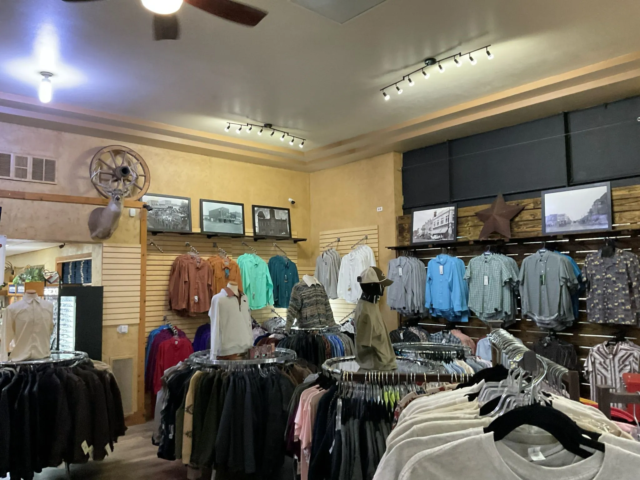 Retail For Sale in Johnson County , 110 N Caddo Street, Cleburne, Texas 76031, 0, 0, Garage spaces, 0 Sqft, built in 1900, mls#21403006, Real Estate Agent in Cleburne, Homes For Sale in Johnson county, Homes For Sale in Cleburne, Realtor in Cleburne Texas, Real Estate Brokerage Independent Realty Texas, Luminita Cordes Realtor