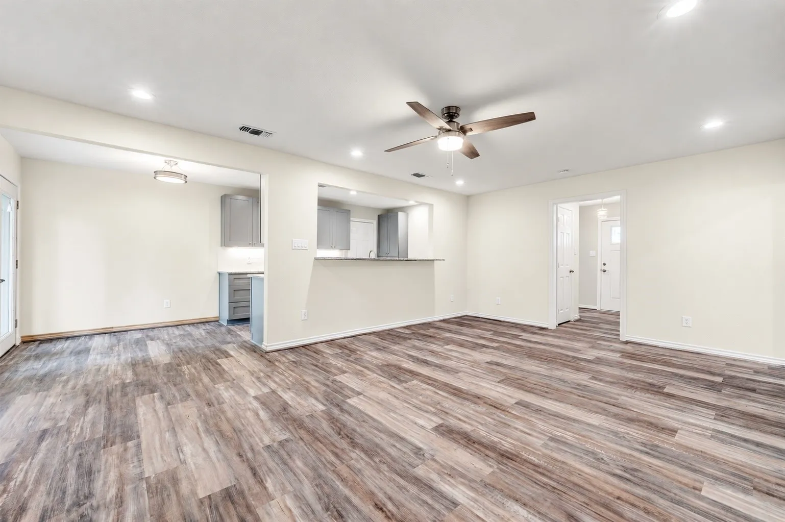 Single Family Residence For Rent in Collin County , 510 E 7th Street, Prosper, Texas 75078, 3 Bedroom, 2 Bathroom, 2 Garage spaces, 1,568 Sqft, built in 1975, mls#21403267, Real Estate Agent in Prosper, Homes For Rent in Collin county, Homes For Rent in Prosper, Realtor in Prosper Texas, Real Estate Brokerage Independent Realty Texas, Luminita Cordes Realtor