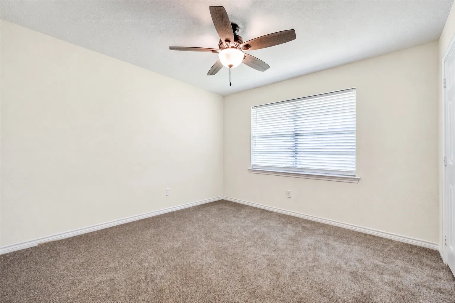 Single Family Residence For Rent in Collin County , 510 E 7th Street, Prosper, Texas 75078, 3 Bedroom, 2 Bathroom, 2 Garage spaces, 1,568 Sqft, built in 1975, mls#21403267, Real Estate Agent in Prosper, Homes For Rent in Collin county, Homes For Rent in Prosper, Realtor in Prosper Texas, Real Estate Brokerage Independent Realty Texas, Luminita Cordes Realtor