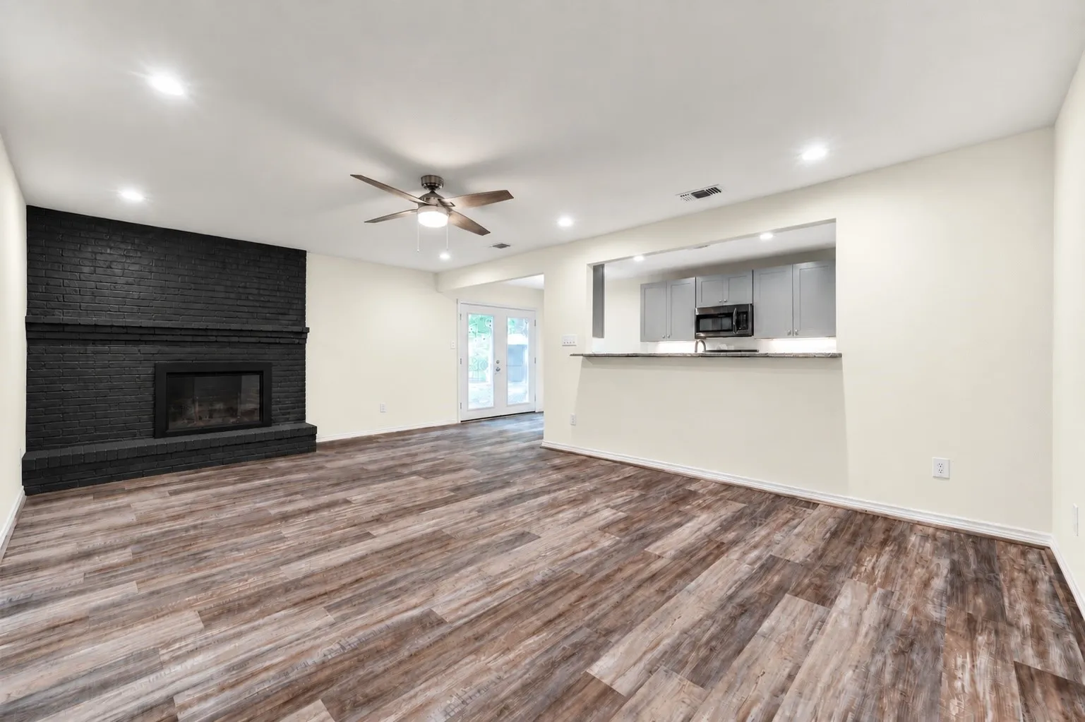 Single Family Residence For Rent in Collin County , 510 E 7th Street, Prosper, Texas 75078, 3 Bedroom, 2 Bathroom, 2 Garage spaces, 1,568 Sqft, built in 1975, mls#21403267, Real Estate Agent in Prosper, Homes For Rent in Collin county, Homes For Rent in Prosper, Realtor in Prosper Texas, Real Estate Brokerage Independent Realty Texas, Luminita Cordes Realtor