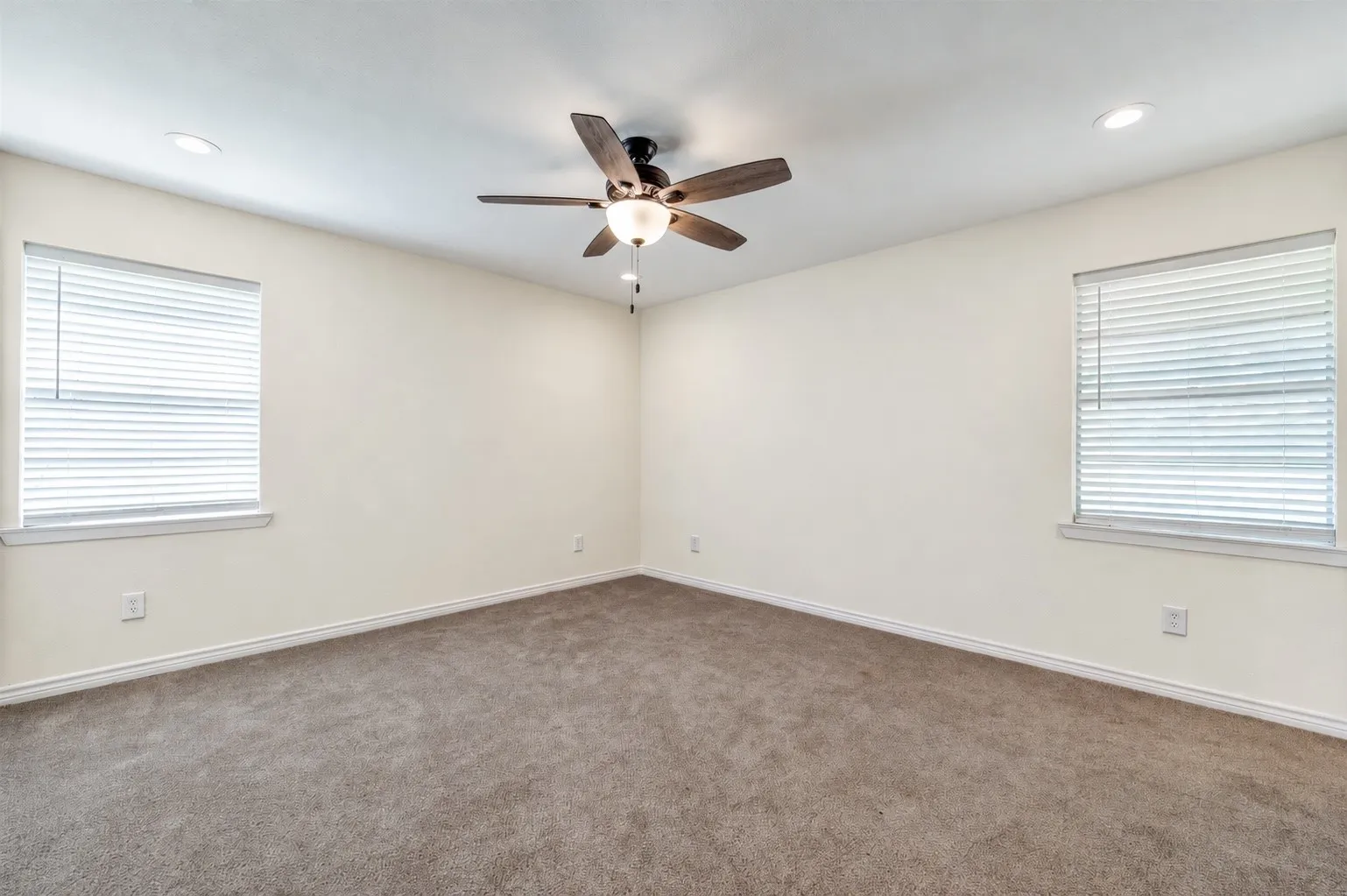 Single Family Residence For Rent in Collin County , 510 E 7th Street, Prosper, Texas 75078, 3 Bedroom, 2 Bathroom, 2 Garage spaces, 1,568 Sqft, built in 1975, mls#21403267, Real Estate Agent in Prosper, Homes For Rent in Collin county, Homes For Rent in Prosper, Realtor in Prosper Texas, Real Estate Brokerage Independent Realty Texas, Luminita Cordes Realtor