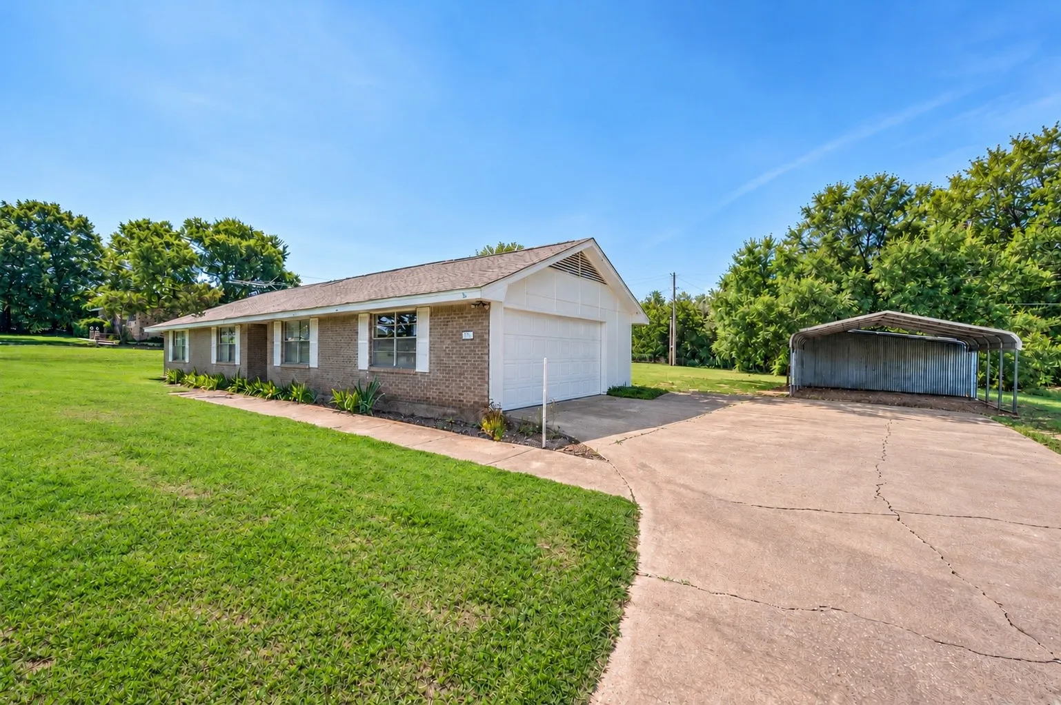 Single Family Residence For Rent in Collin County , 510 E 7th Street, Prosper, Texas 75078, 3 Bedroom, 2 Bathroom, 2 Garage spaces, 1,568 Sqft, built in 1975, mls#21403267, Real Estate Agent in Prosper, Homes For Rent in Collin county, Homes For Rent in Prosper, Realtor in Prosper Texas, Real Estate Brokerage Independent Realty Texas, Luminita Cordes Realtor