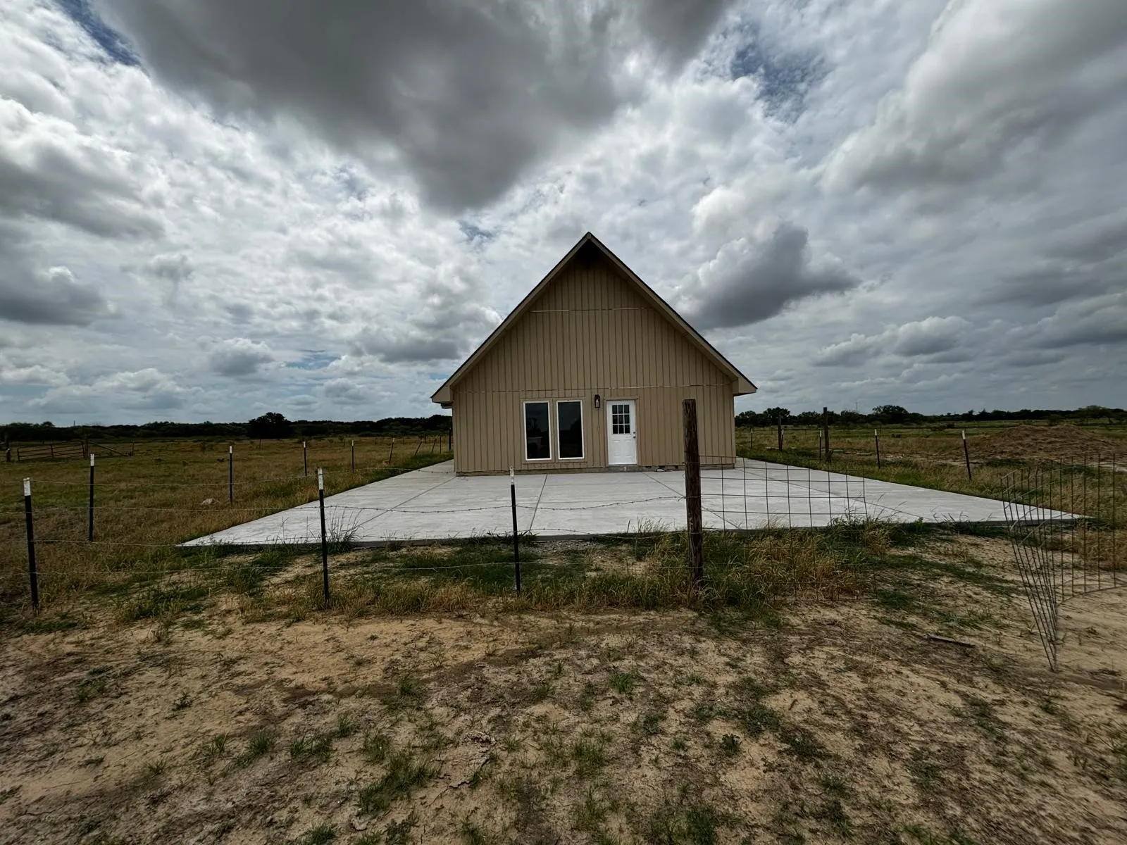 Single Family Residence For Rent in Grayson County , 810 Bounds Road, Gunter, Texas 75058, 2 Bedroom, 2 Bathroom, Garage spaces, 1,500 Sqft, built in 2024, mls#21403290, Real Estate Agent in Gunter, Homes For Rent in Grayson county, Homes For Rent in Gunter, Realtor in Gunter Texas, Real Estate Brokerage Independent Realty Texas, Luminita Cordes Realtor