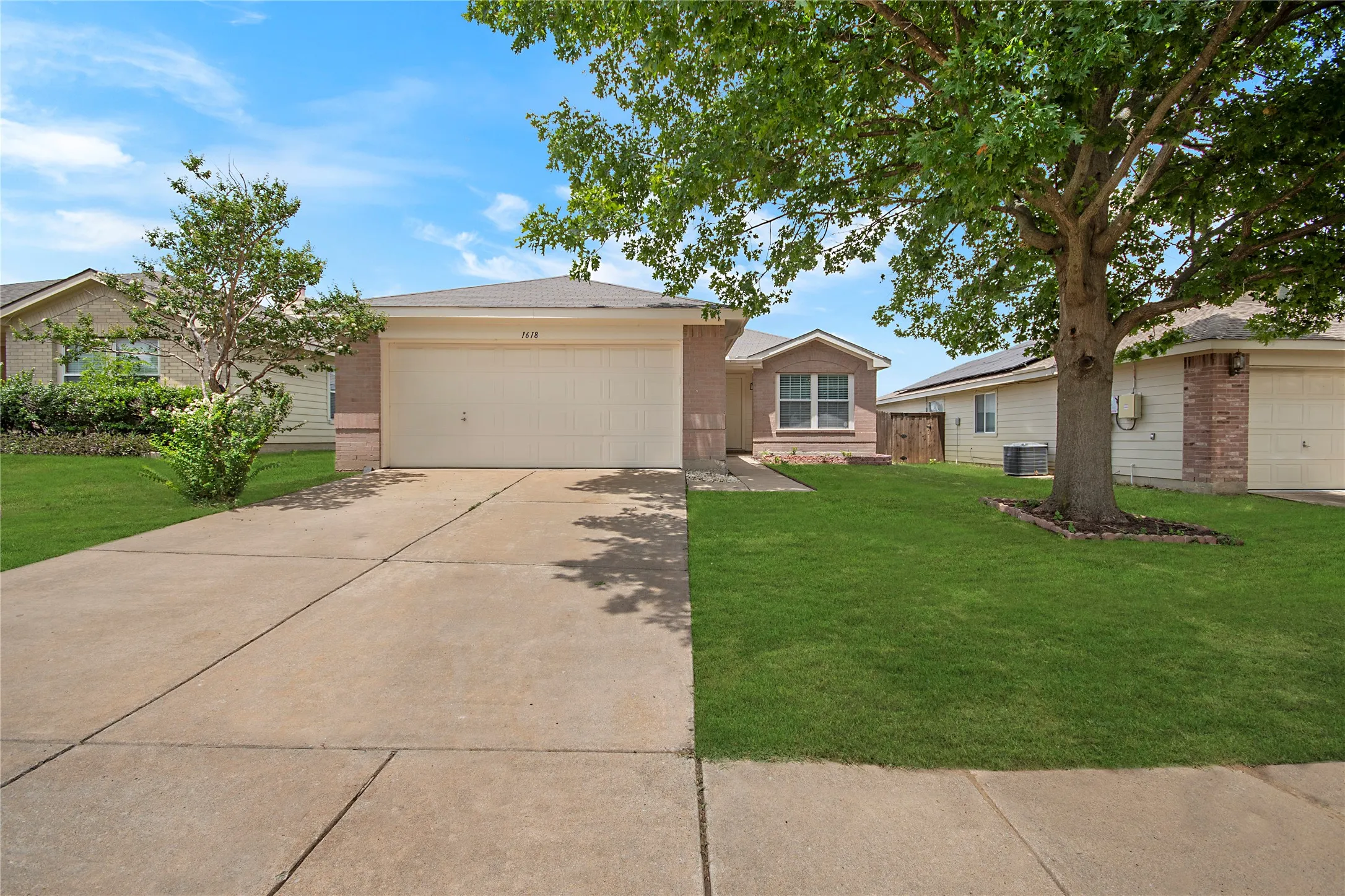 Single Family Residence For Rent in Collin County , 1618 Pin Oak Trail, Anna, Texas 75409, 3 Bedroom, 2 Bathroom, 2 Garage spaces, 1,369 Sqft, built in 2003, mls#21403165, Real Estate Agent in Anna, Homes For Rent in Collin county, Homes For Rent in Anna, Realtor in Anna Texas, Real Estate Brokerage Independent Realty Texas, Luminita Cordes Realtor