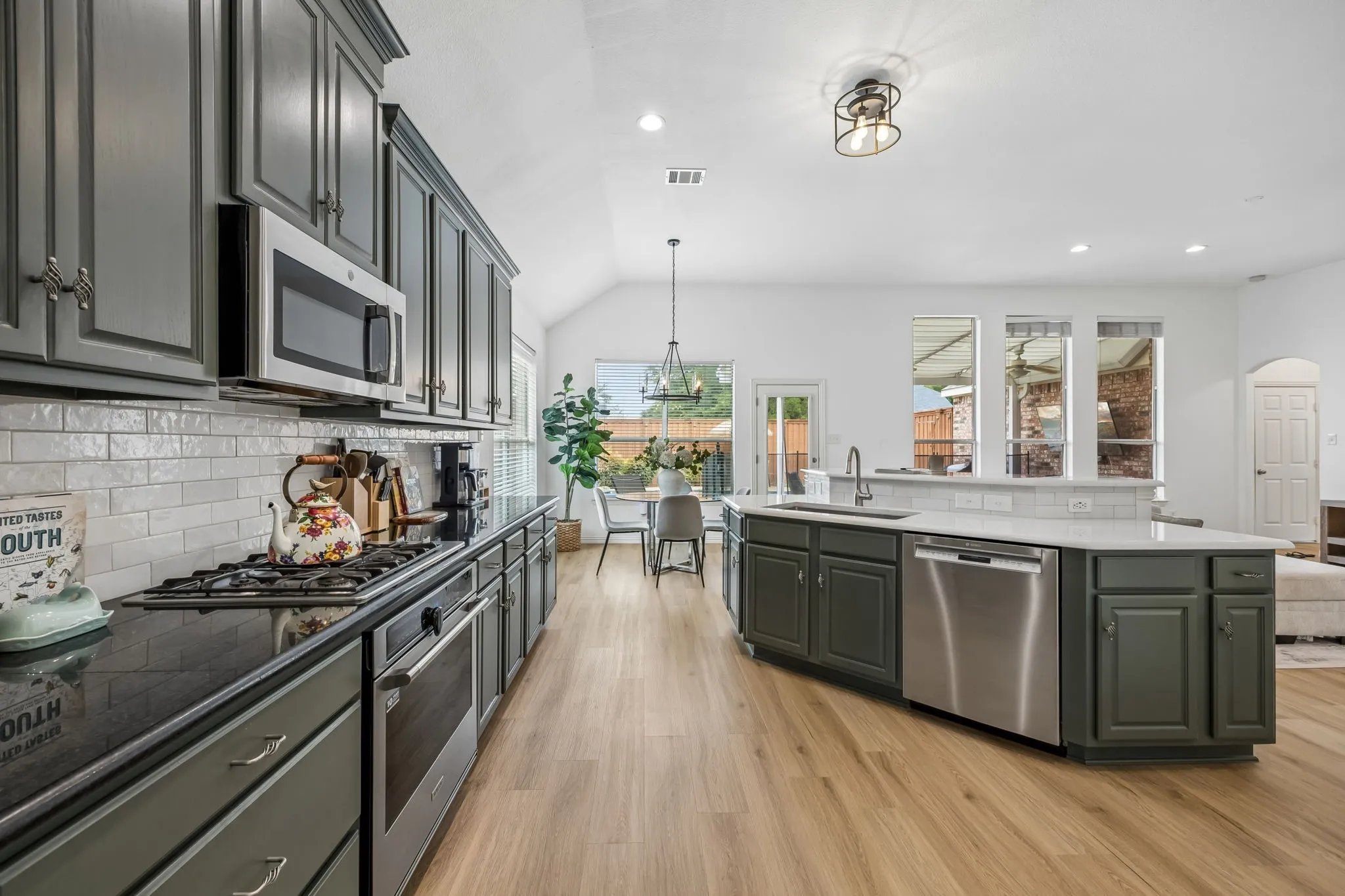 Single Family Residence For Sale in Collin County , 7462 Chinaberry Lane, Frisco, Texas 75033, 4 Bedroom, 2 Bathroom, 3 Garage spaces, 2,510 Sqft, built in 2002, mls#21403215, Real Estate Agent in Frisco, Homes For Sale in Collin county, Homes For Sale in Frisco, Realtor in Frisco Texas, Real Estate Brokerage Independent Realty Texas, Luminita Cordes Realtor