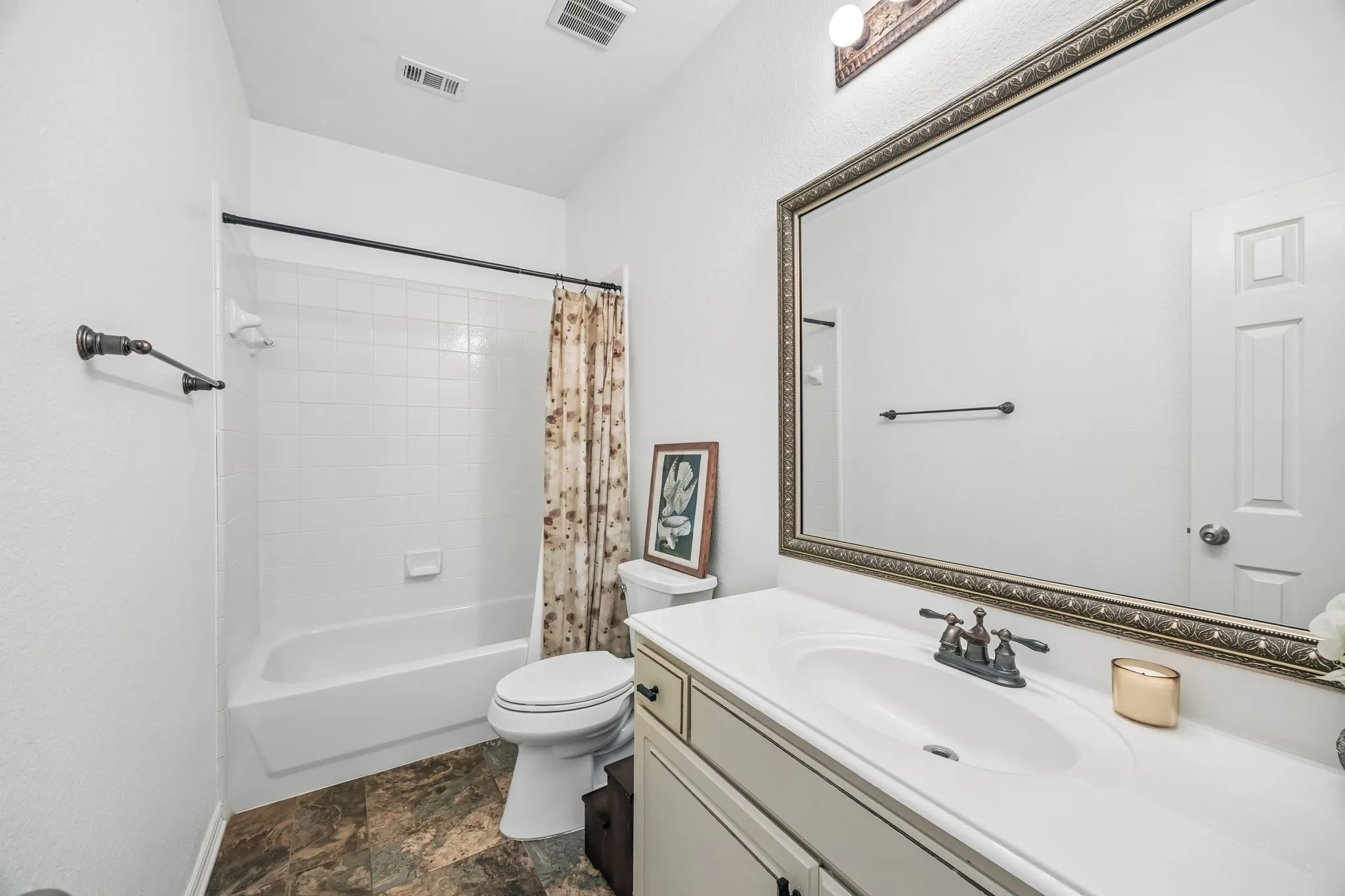 Single Family Residence For Sale in Collin County , 7462 Chinaberry Lane, Frisco, Texas 75033, 4 Bedroom, 2 Bathroom, 3 Garage spaces, 2,510 Sqft, built in 2002, mls#21403215, Real Estate Agent in Frisco, Homes For Sale in Collin county, Homes For Sale in Frisco, Realtor in Frisco Texas, Real Estate Brokerage Independent Realty Texas, Luminita Cordes Realtor