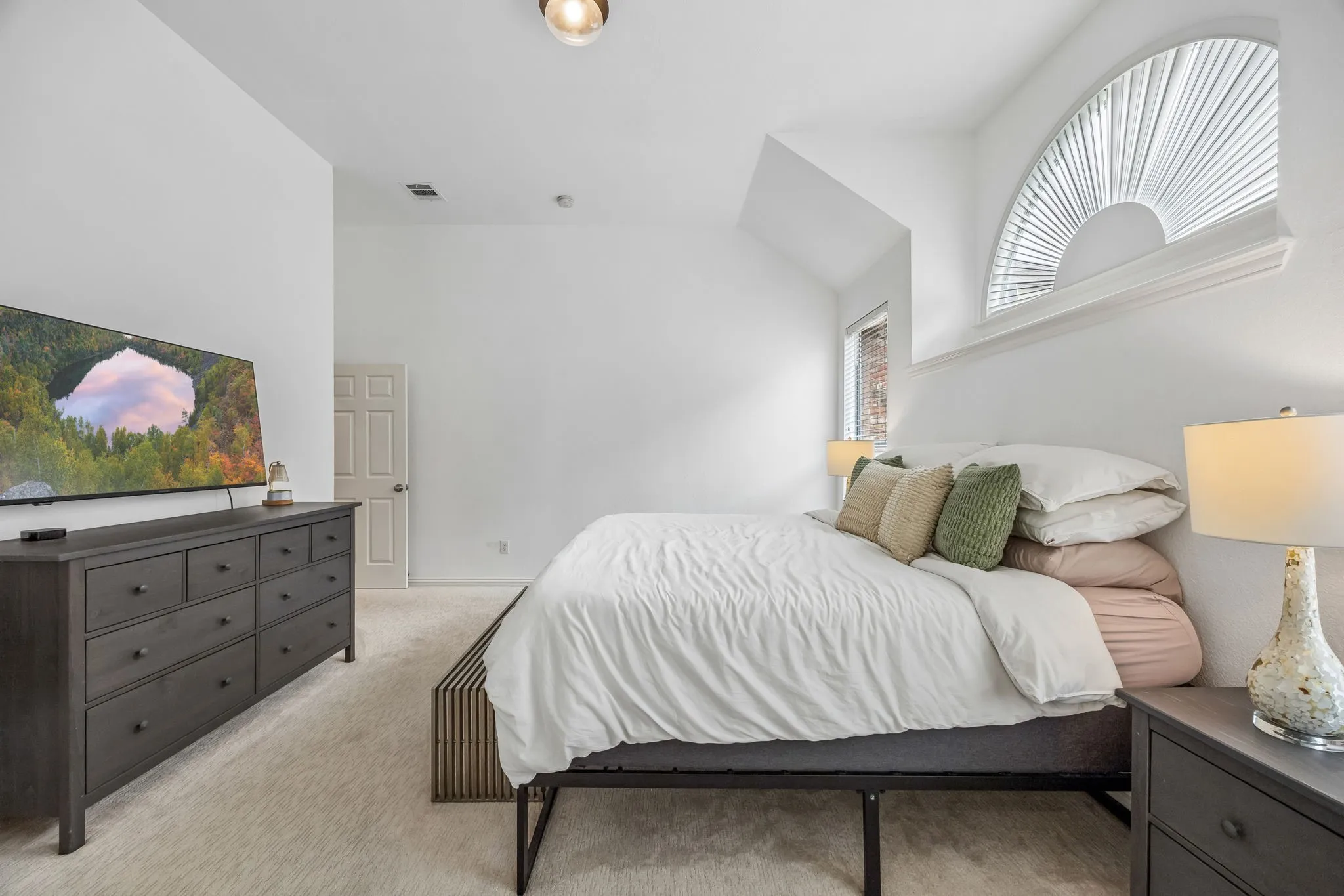 Single Family Residence For Sale in Collin County , 7462 Chinaberry Lane, Frisco, Texas 75033, 4 Bedroom, 2 Bathroom, 3 Garage spaces, 2,510 Sqft, built in 2002, mls#21403215, Real Estate Agent in Frisco, Homes For Sale in Collin county, Homes For Sale in Frisco, Realtor in Frisco Texas, Real Estate Brokerage Independent Realty Texas, Luminita Cordes Realtor