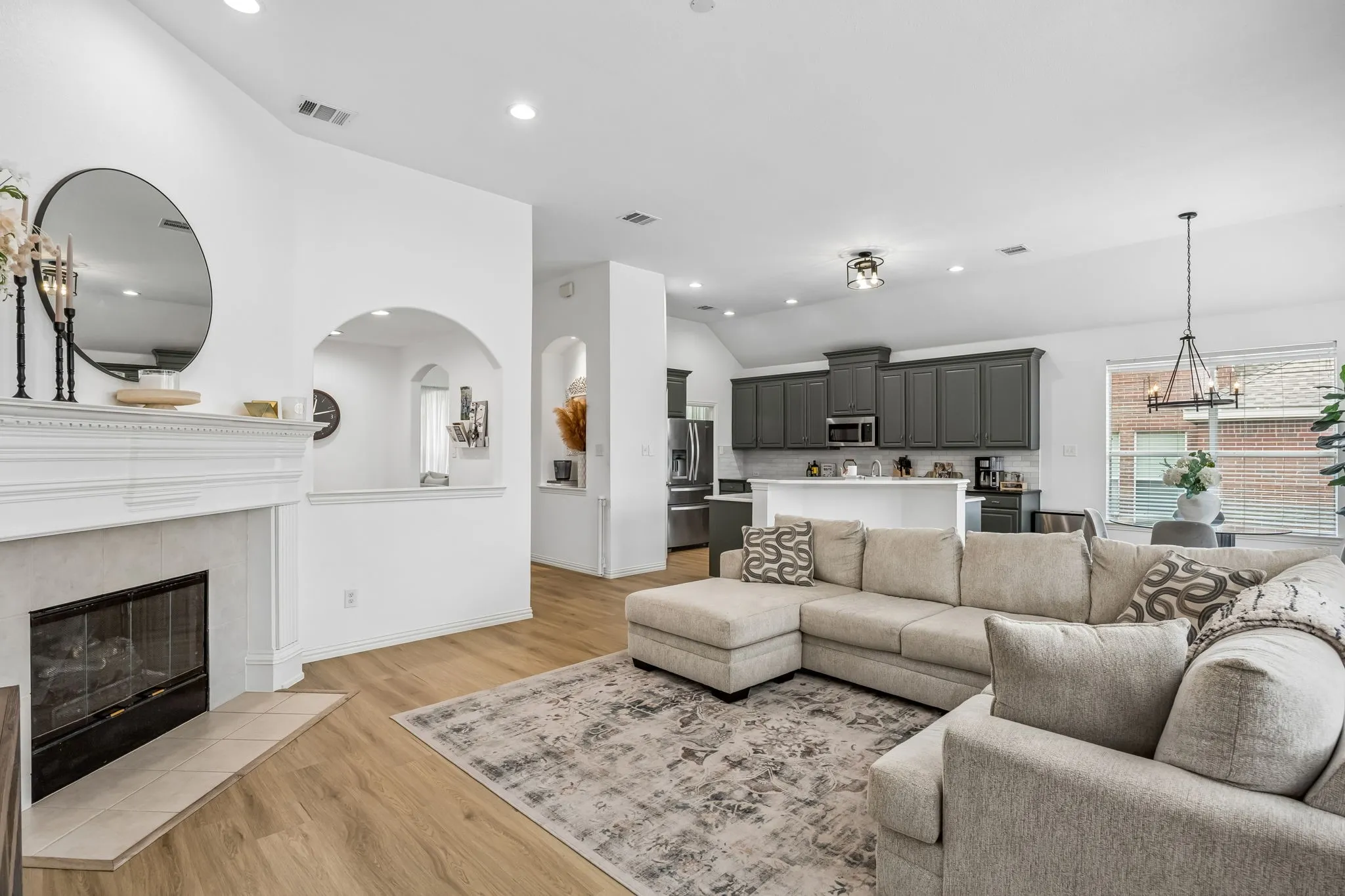 Single Family Residence For Sale in Collin County , 7462 Chinaberry Lane, Frisco, Texas 75033, 4 Bedroom, 2 Bathroom, 3 Garage spaces, 2,510 Sqft, built in 2002, mls#21403215, Real Estate Agent in Frisco, Homes For Sale in Collin county, Homes For Sale in Frisco, Realtor in Frisco Texas, Real Estate Brokerage Independent Realty Texas, Luminita Cordes Realtor