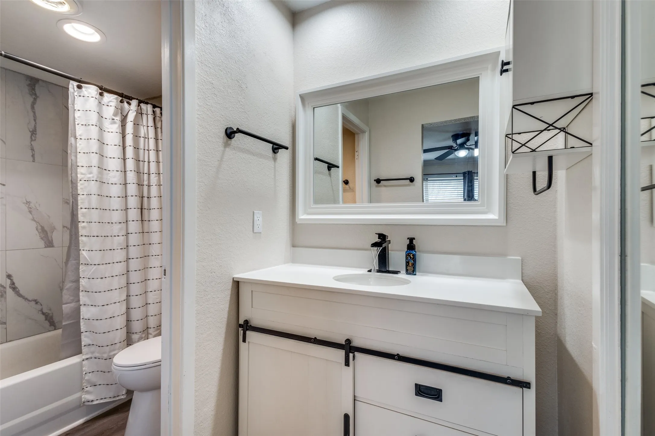 Single Family Residence For Sale in Denton County , 1846 Tucson Drive, Lewisville, Texas 75077, 5 Bedroom, 4 Bathroom, 2 Garage spaces, 2,255 Sqft, built in 1974, mls#21403297, Real Estate Agent in Lewisville, Homes For Sale in Denton county, Homes For Sale in Lewisville, Realtor in Lewisville Texas, Real Estate Brokerage Independent Realty Texas, Luminita Cordes Realtor