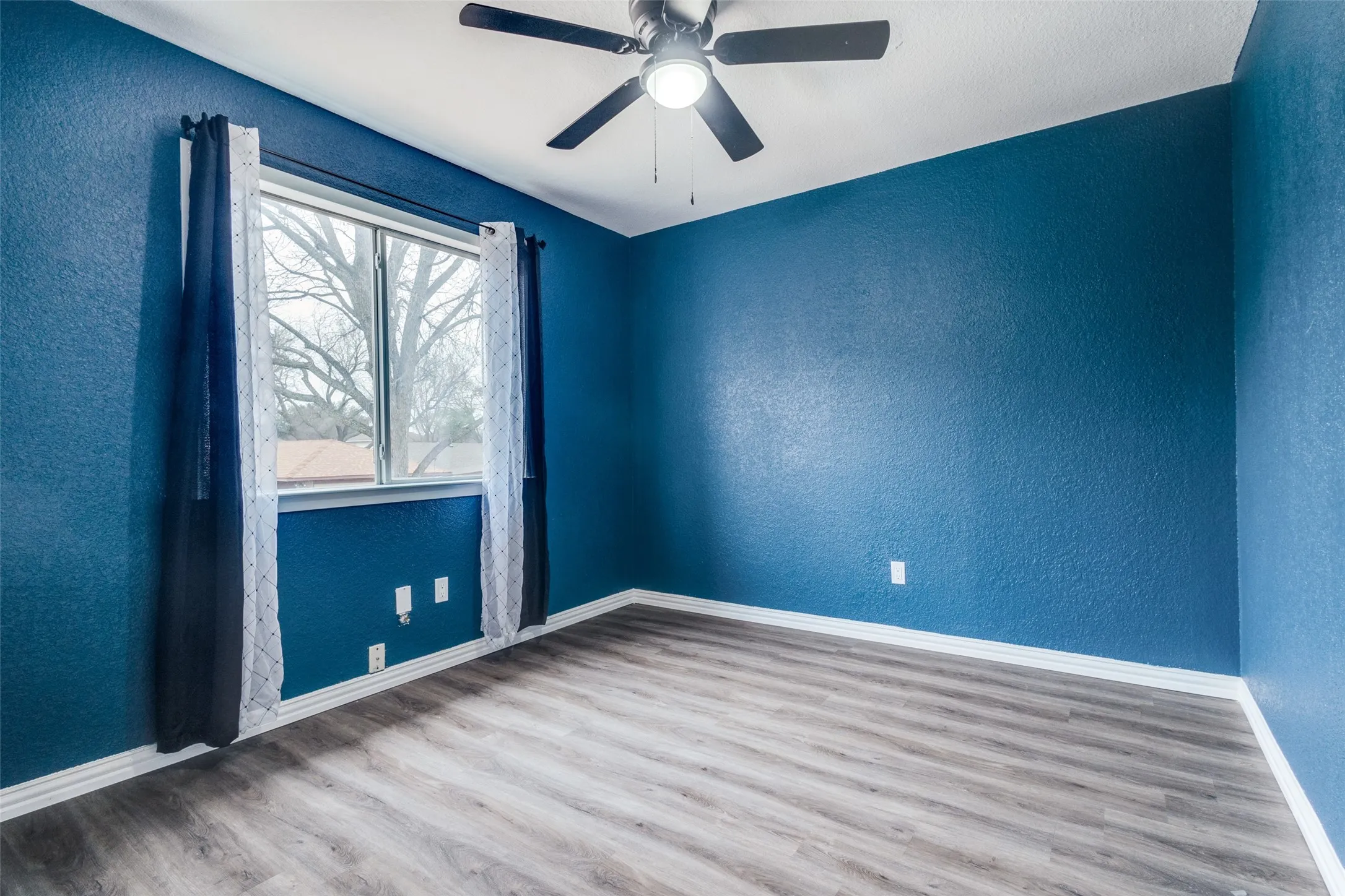 Single Family Residence For Sale in Denton County , 1846 Tucson Drive, Lewisville, Texas 75077, 5 Bedroom, 4 Bathroom, 2 Garage spaces, 2,255 Sqft, built in 1974, mls#21403297, Real Estate Agent in Lewisville, Homes For Sale in Denton county, Homes For Sale in Lewisville, Realtor in Lewisville Texas, Real Estate Brokerage Independent Realty Texas, Luminita Cordes Realtor