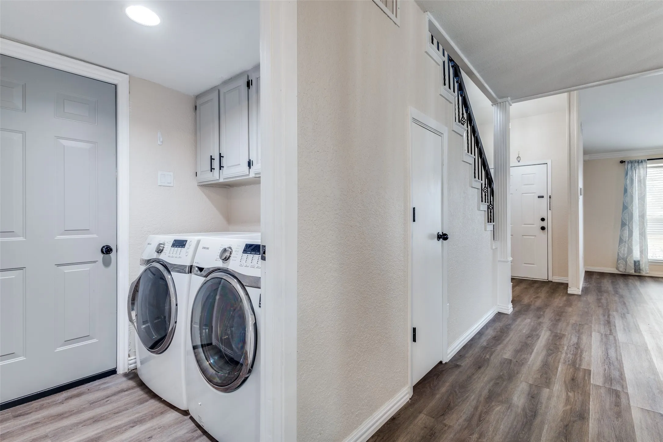 Single Family Residence For Sale in Denton County , 1846 Tucson Drive, Lewisville, Texas 75077, 5 Bedroom, 4 Bathroom, 2 Garage spaces, 2,255 Sqft, built in 1974, mls#21403297, Real Estate Agent in Lewisville, Homes For Sale in Denton county, Homes For Sale in Lewisville, Realtor in Lewisville Texas, Real Estate Brokerage Independent Realty Texas, Luminita Cordes Realtor