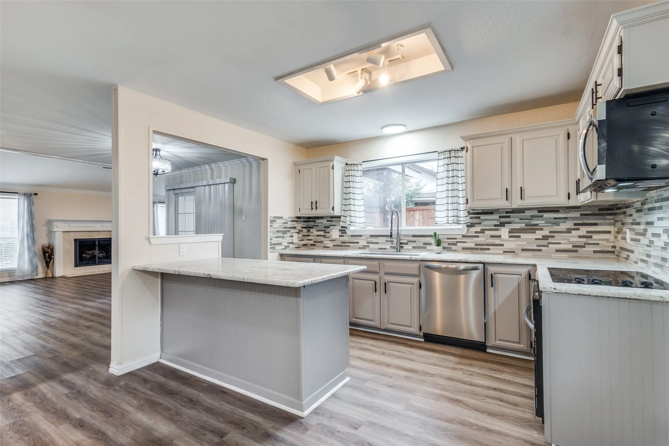 Single Family Residence For Sale in Denton County , 1846 Tucson Drive, Lewisville, Texas 75077, 5 Bedroom, 4 Bathroom, 2 Garage spaces, 2,255 Sqft, built in 1974, mls#21403297, Real Estate Agent in Lewisville, Homes For Sale in Denton county, Homes For Sale in Lewisville, Realtor in Lewisville Texas, Real Estate Brokerage Independent Realty Texas, Luminita Cordes Realtor