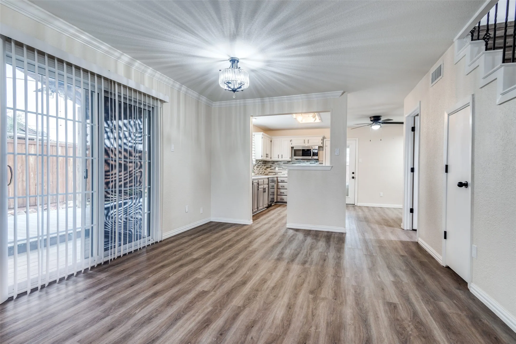 Single Family Residence For Sale in Denton County , 1846 Tucson Drive, Lewisville, Texas 75077, 5 Bedroom, 4 Bathroom, 2 Garage spaces, 2,255 Sqft, built in 1974, mls#21403297, Real Estate Agent in Lewisville, Homes For Sale in Denton county, Homes For Sale in Lewisville, Realtor in Lewisville Texas, Real Estate Brokerage Independent Realty Texas, Luminita Cordes Realtor