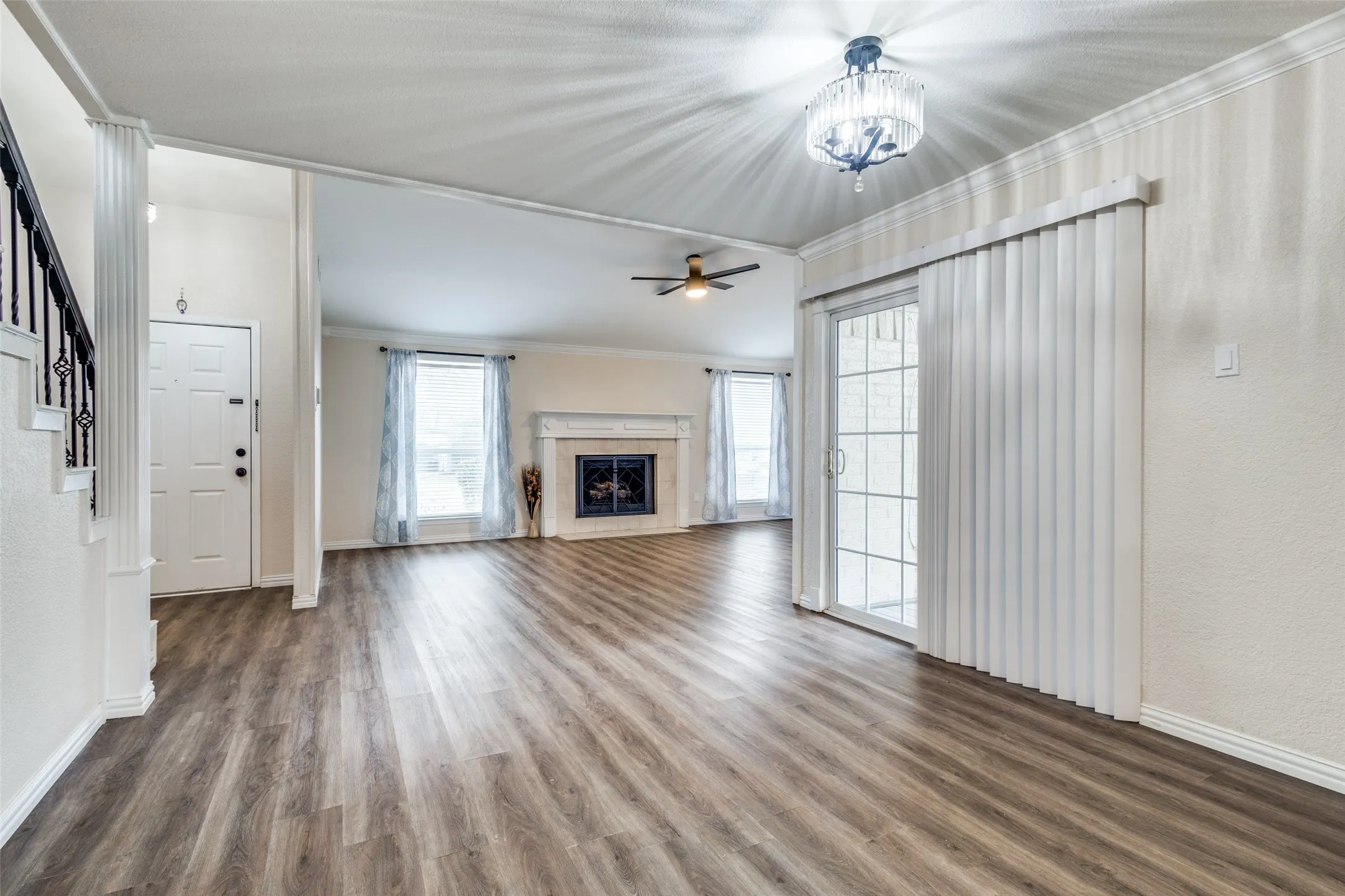 Single Family Residence For Sale in Denton County , 1846 Tucson Drive, Lewisville, Texas 75077, 5 Bedroom, 4 Bathroom, 2 Garage spaces, 2,255 Sqft, built in 1974, mls#21403297, Real Estate Agent in Lewisville, Homes For Sale in Denton county, Homes For Sale in Lewisville, Realtor in Lewisville Texas, Real Estate Brokerage Independent Realty Texas, Luminita Cordes Realtor