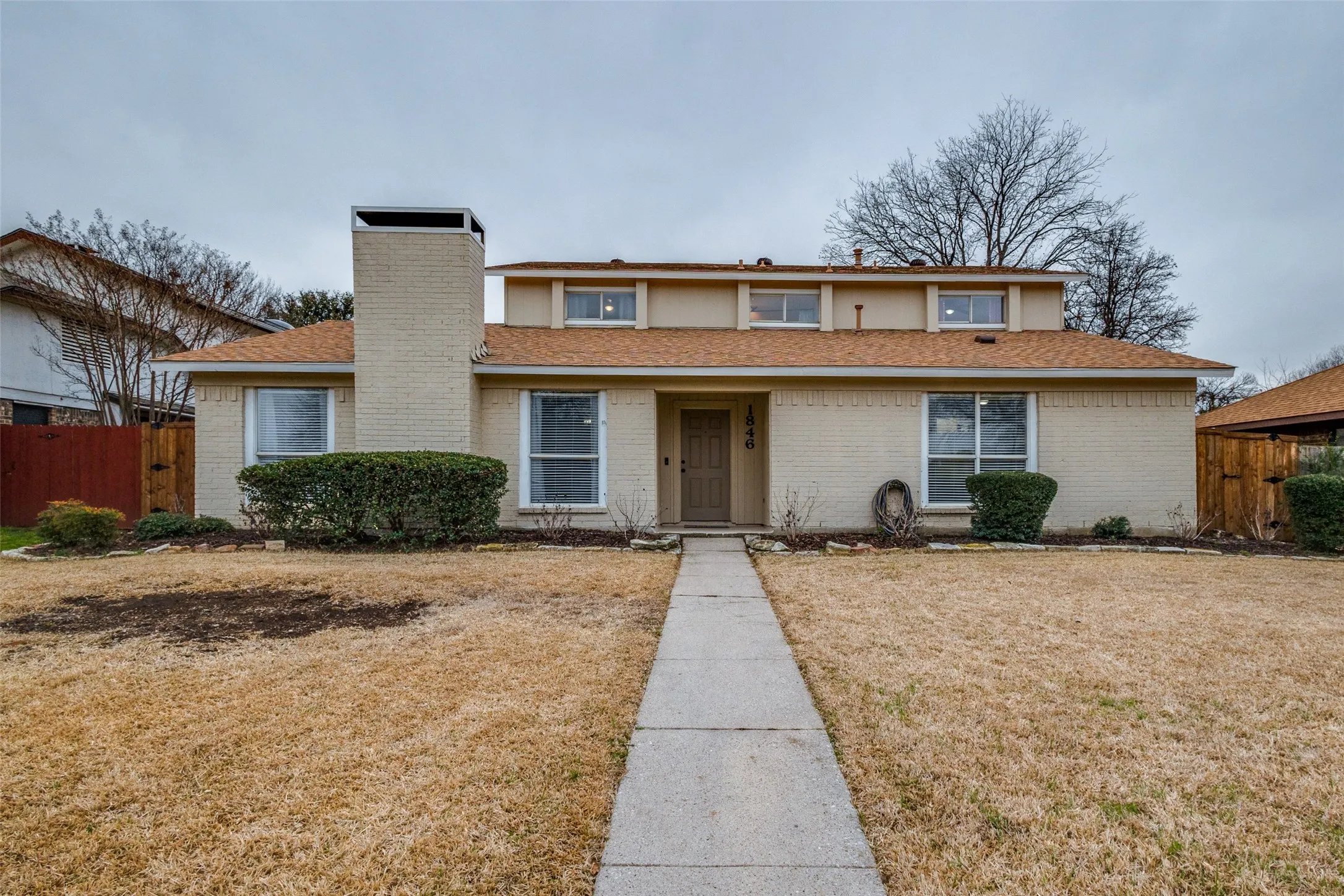 Single Family Residence For Sale in Denton County , 1846 Tucson Drive, Lewisville, Texas 75077, 5 Bedroom, 4 Bathroom, 2 Garage spaces, 2,255 Sqft, built in 1974, mls#21403297, Real Estate Agent in Lewisville, Homes For Sale in Denton county, Homes For Sale in Lewisville, Realtor in Lewisville Texas, Real Estate Brokerage Independent Realty Texas, Luminita Cordes Realtor