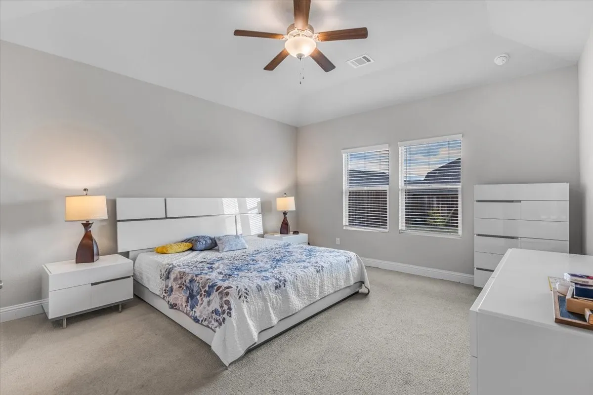 Single Family Residence For Rent in Tarrant County , 5665 Castle Peak Bend, Fort Worth, Texas 76126, 5 Bedroom, 3 Bathroom, 2 Garage spaces, 3,060 Sqft, built in 2022, mls#21401373, Real Estate Agent in Fort Worth, Homes For Rent in Tarrant county, Homes For Rent in Fort Worth, Realtor in Fort Worth Texas, Real Estate Brokerage Independent Realty Texas, Luminita Cordes Realtor