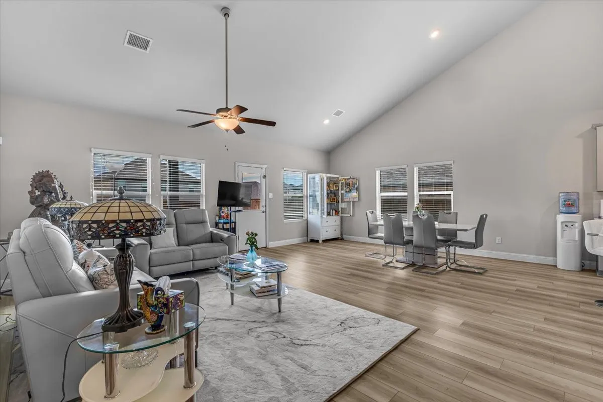 Single Family Residence For Rent in Tarrant County , 5665 Castle Peak Bend, Fort Worth, Texas 76126, 5 Bedroom, 3 Bathroom, 2 Garage spaces, 3,060 Sqft, built in 2022, mls#21401373, Real Estate Agent in Fort Worth, Homes For Rent in Tarrant county, Homes For Rent in Fort Worth, Realtor in Fort Worth Texas, Real Estate Brokerage Independent Realty Texas, Luminita Cordes Realtor