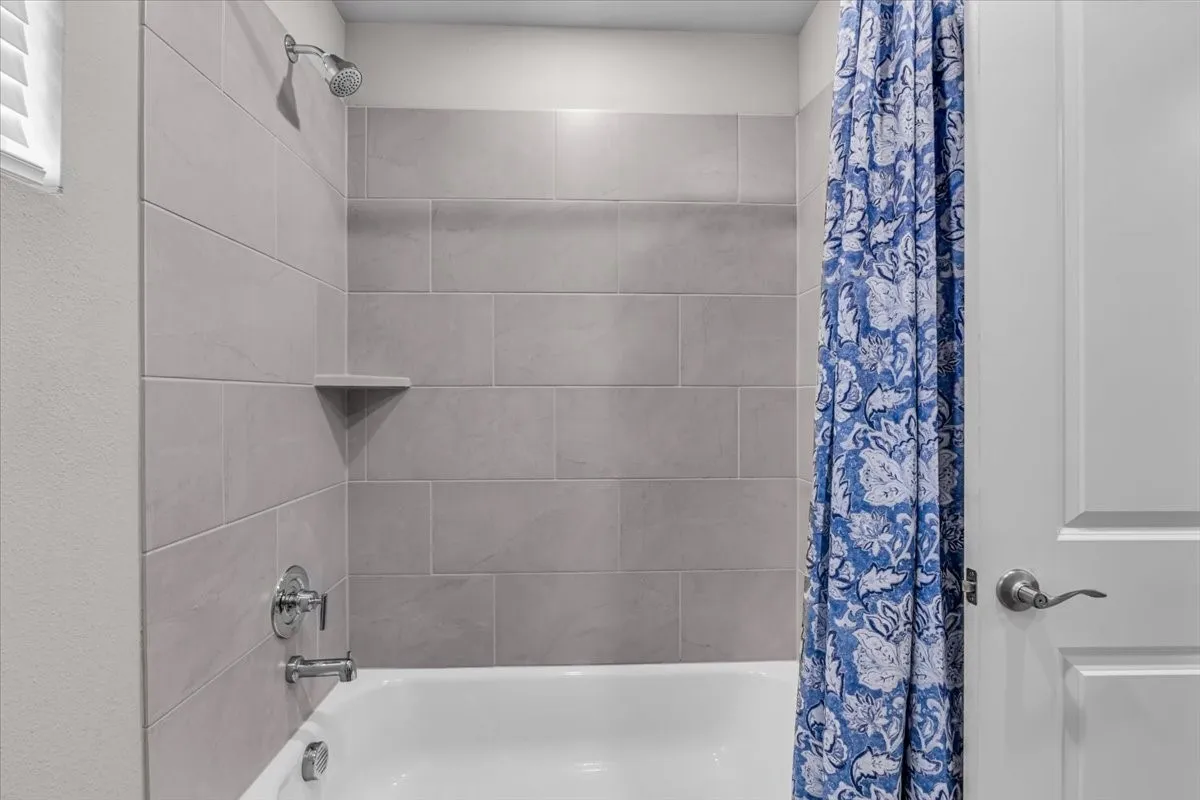 Single Family Residence For Rent in Tarrant County , 5665 Castle Peak Bend, Fort Worth, Texas 76126, 5 Bedroom, 3 Bathroom, 2 Garage spaces, 3,060 Sqft, built in 2022, mls#21401373, Real Estate Agent in Fort Worth, Homes For Rent in Tarrant county, Homes For Rent in Fort Worth, Realtor in Fort Worth Texas, Real Estate Brokerage Independent Realty Texas, Luminita Cordes Realtor