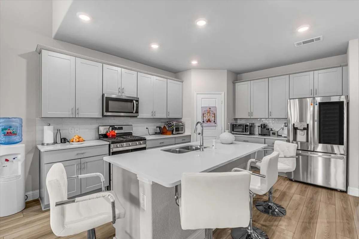 Single Family Residence For Rent in Tarrant County , 5665 Castle Peak Bend, Fort Worth, Texas 76126, 5 Bedroom, 3 Bathroom, 2 Garage spaces, 3,060 Sqft, built in 2022, mls#21401373, Real Estate Agent in Fort Worth, Homes For Rent in Tarrant county, Homes For Rent in Fort Worth, Realtor in Fort Worth Texas, Real Estate Brokerage Independent Realty Texas, Luminita Cordes Realtor