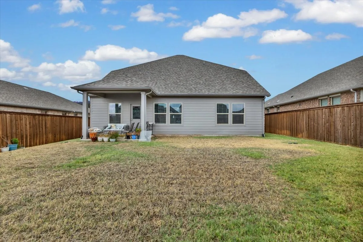 Single Family Residence For Rent in Tarrant County , 5665 Castle Peak Bend, Fort Worth, Texas 76126, 5 Bedroom, 3 Bathroom, 2 Garage spaces, 3,060 Sqft, built in 2022, mls#21401373, Real Estate Agent in Fort Worth, Homes For Rent in Tarrant county, Homes For Rent in Fort Worth, Realtor in Fort Worth Texas, Real Estate Brokerage Independent Realty Texas, Luminita Cordes Realtor