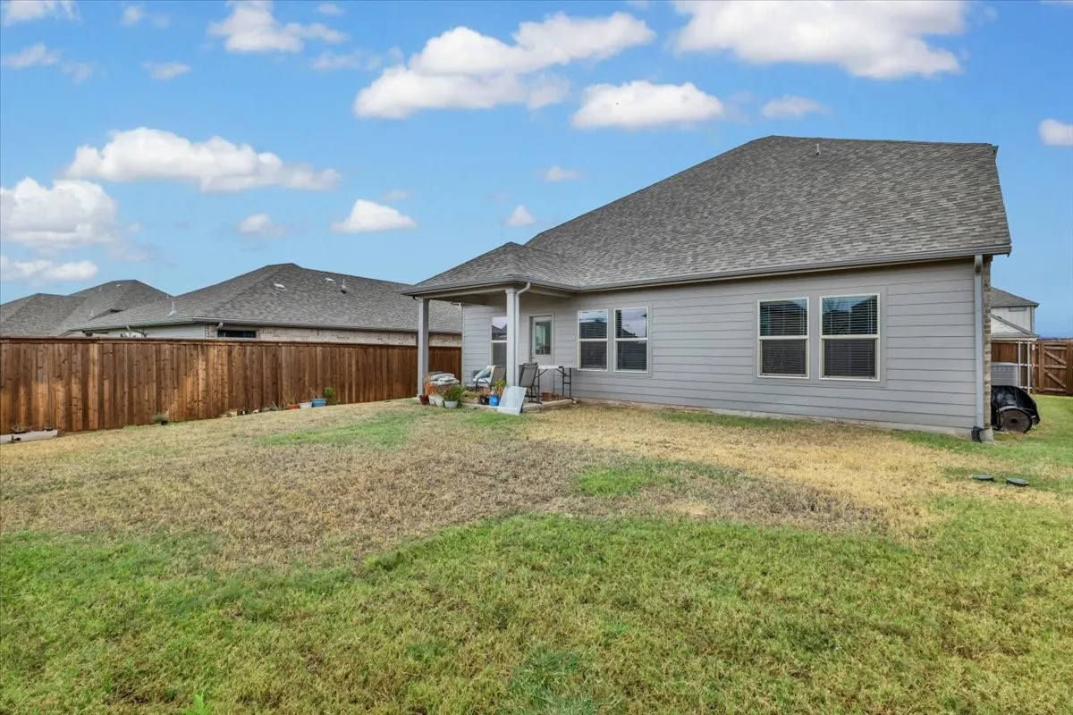 Single Family Residence For Rent in Tarrant County , 5665 Castle Peak Bend, Fort Worth, Texas 76126, 5 Bedroom, 3 Bathroom, 2 Garage spaces, 3,060 Sqft, built in 2022, mls#21401373, Real Estate Agent in Fort Worth, Homes For Rent in Tarrant county, Homes For Rent in Fort Worth, Realtor in Fort Worth Texas, Real Estate Brokerage Independent Realty Texas, Luminita Cordes Realtor
