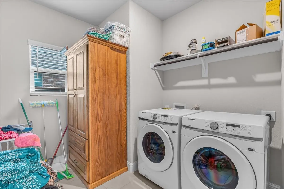 Single Family Residence For Rent in Tarrant County , 5665 Castle Peak Bend, Fort Worth, Texas 76126, 5 Bedroom, 3 Bathroom, 2 Garage spaces, 3,060 Sqft, built in 2022, mls#21401373, Real Estate Agent in Fort Worth, Homes For Rent in Tarrant county, Homes For Rent in Fort Worth, Realtor in Fort Worth Texas, Real Estate Brokerage Independent Realty Texas, Luminita Cordes Realtor