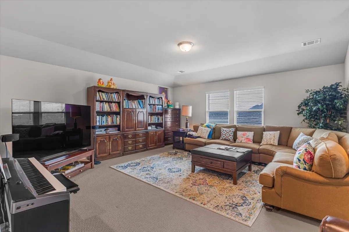 Single Family Residence For Rent in Tarrant County , 5665 Castle Peak Bend, Fort Worth, Texas 76126, 5 Bedroom, 3 Bathroom, 2 Garage spaces, 3,060 Sqft, built in 2022, mls#21401373, Real Estate Agent in Fort Worth, Homes For Rent in Tarrant county, Homes For Rent in Fort Worth, Realtor in Fort Worth Texas, Real Estate Brokerage Independent Realty Texas, Luminita Cordes Realtor