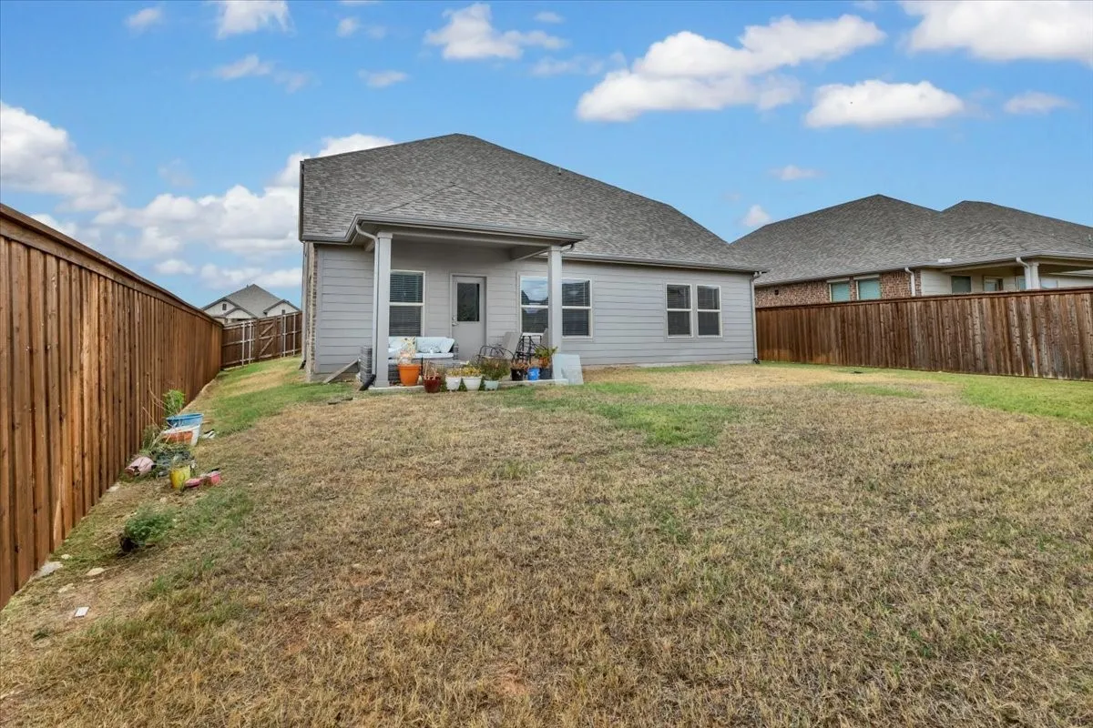 Single Family Residence For Rent in Tarrant County , 5665 Castle Peak Bend, Fort Worth, Texas 76126, 5 Bedroom, 3 Bathroom, 2 Garage spaces, 3,060 Sqft, built in 2022, mls#21401373, Real Estate Agent in Fort Worth, Homes For Rent in Tarrant county, Homes For Rent in Fort Worth, Realtor in Fort Worth Texas, Real Estate Brokerage Independent Realty Texas, Luminita Cordes Realtor