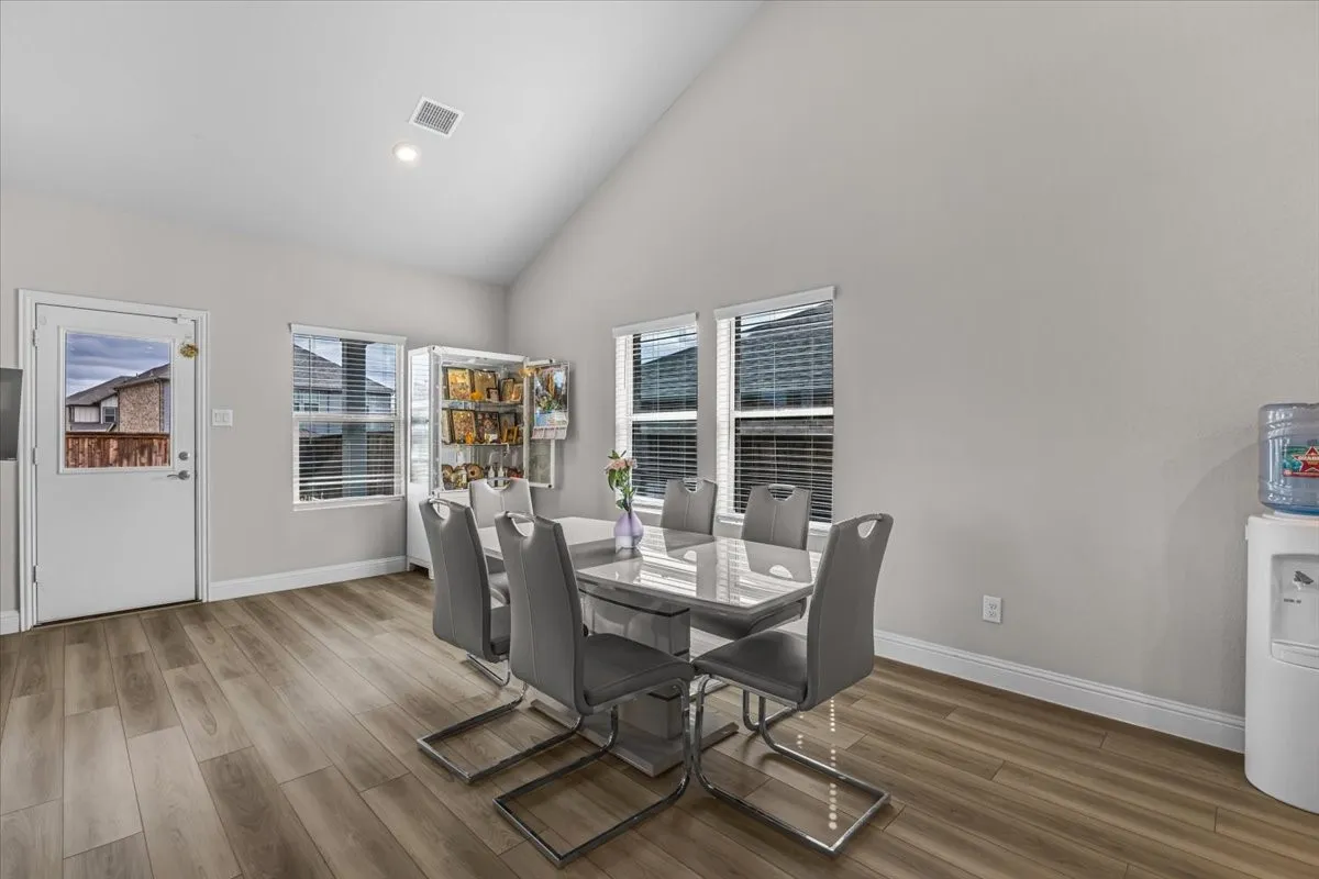 Single Family Residence For Rent in Tarrant County , 5665 Castle Peak Bend, Fort Worth, Texas 76126, 5 Bedroom, 3 Bathroom, 2 Garage spaces, 3,060 Sqft, built in 2022, mls#21401373, Real Estate Agent in Fort Worth, Homes For Rent in Tarrant county, Homes For Rent in Fort Worth, Realtor in Fort Worth Texas, Real Estate Brokerage Independent Realty Texas, Luminita Cordes Realtor