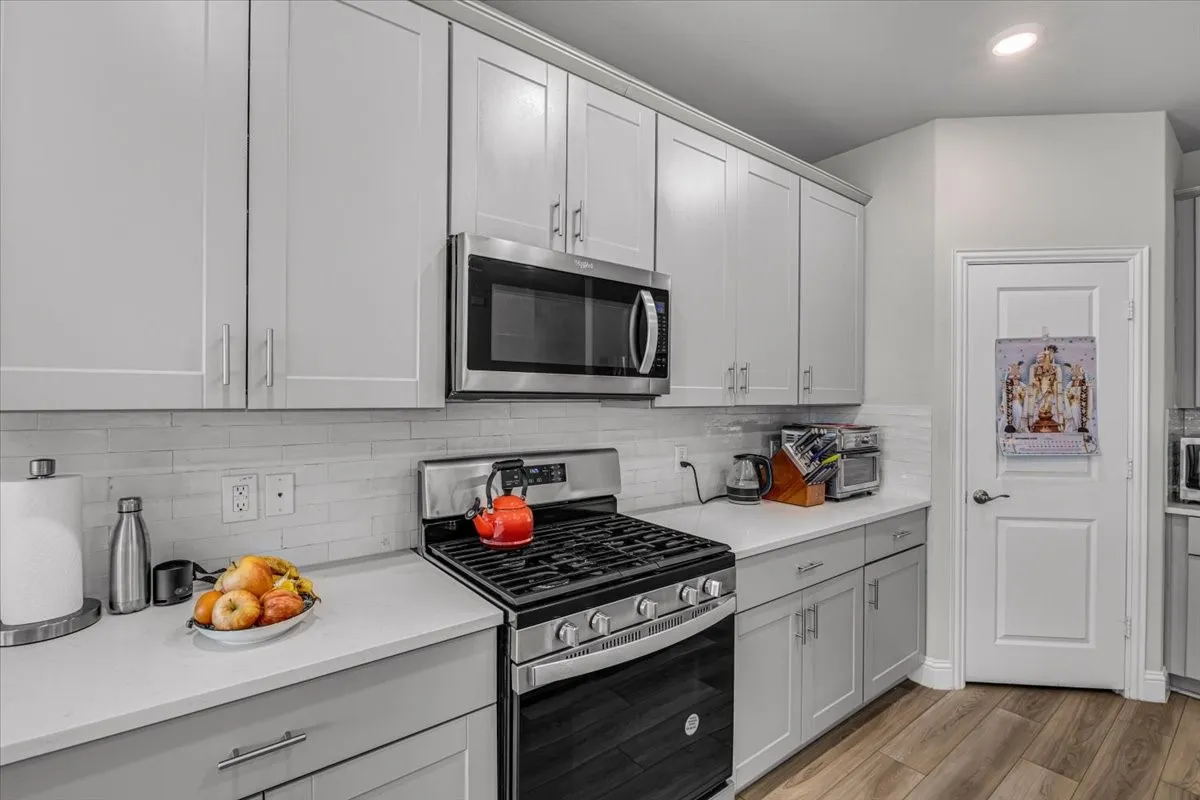 Single Family Residence For Rent in Tarrant County , 5665 Castle Peak Bend, Fort Worth, Texas 76126, 5 Bedroom, 3 Bathroom, 2 Garage spaces, 3,060 Sqft, built in 2022, mls#21401373, Real Estate Agent in Fort Worth, Homes For Rent in Tarrant county, Homes For Rent in Fort Worth, Realtor in Fort Worth Texas, Real Estate Brokerage Independent Realty Texas, Luminita Cordes Realtor