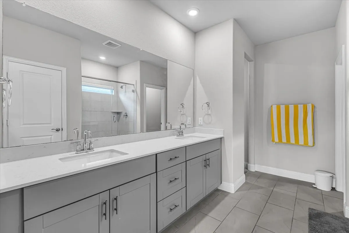 Single Family Residence For Rent in Tarrant County , 5665 Castle Peak Bend, Fort Worth, Texas 76126, 5 Bedroom, 3 Bathroom, 2 Garage spaces, 3,060 Sqft, built in 2022, mls#21401373, Real Estate Agent in Fort Worth, Homes For Rent in Tarrant county, Homes For Rent in Fort Worth, Realtor in Fort Worth Texas, Real Estate Brokerage Independent Realty Texas, Luminita Cordes Realtor