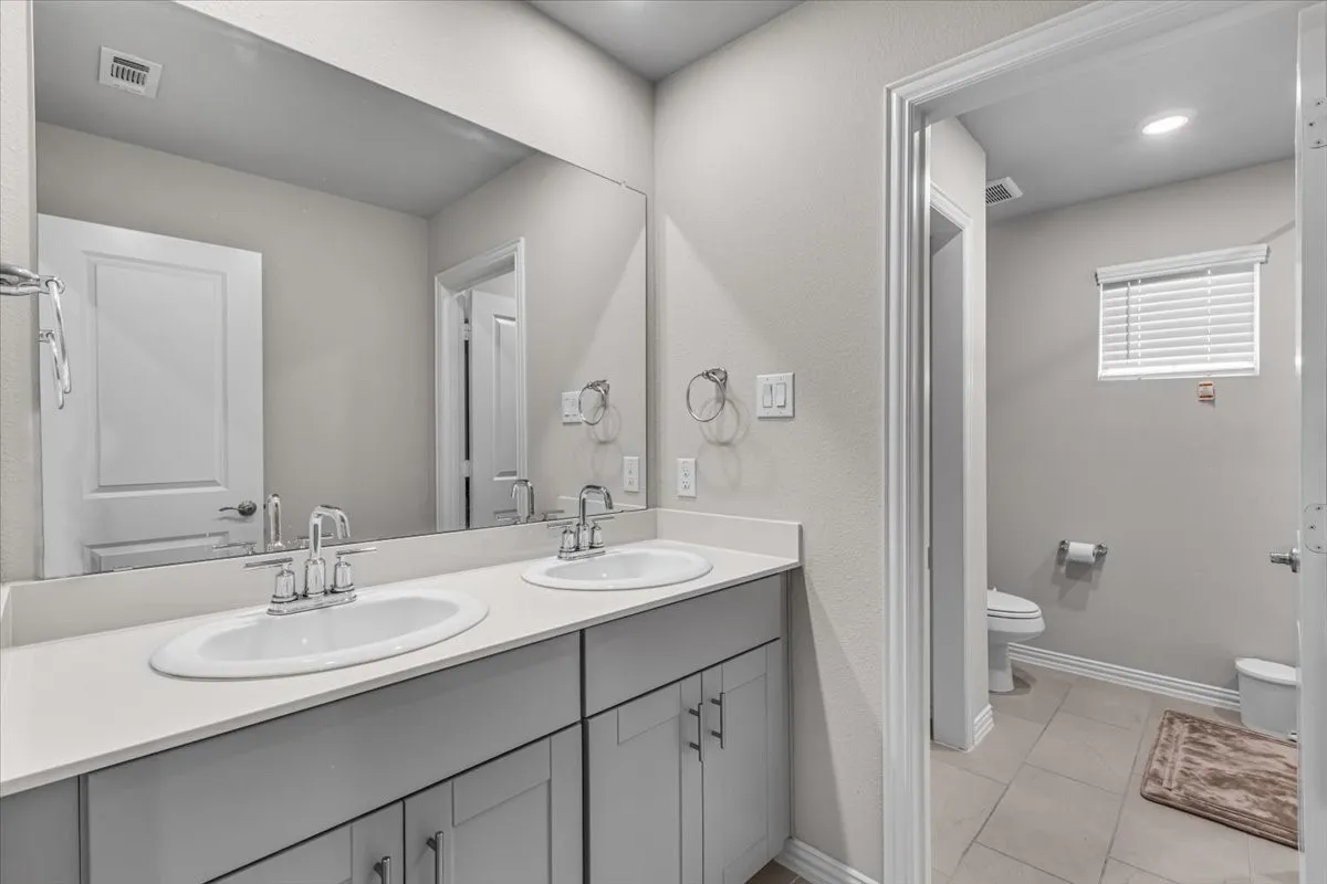 Single Family Residence For Rent in Tarrant County , 5665 Castle Peak Bend, Fort Worth, Texas 76126, 5 Bedroom, 3 Bathroom, 2 Garage spaces, 3,060 Sqft, built in 2022, mls#21401373, Real Estate Agent in Fort Worth, Homes For Rent in Tarrant county, Homes For Rent in Fort Worth, Realtor in Fort Worth Texas, Real Estate Brokerage Independent Realty Texas, Luminita Cordes Realtor
