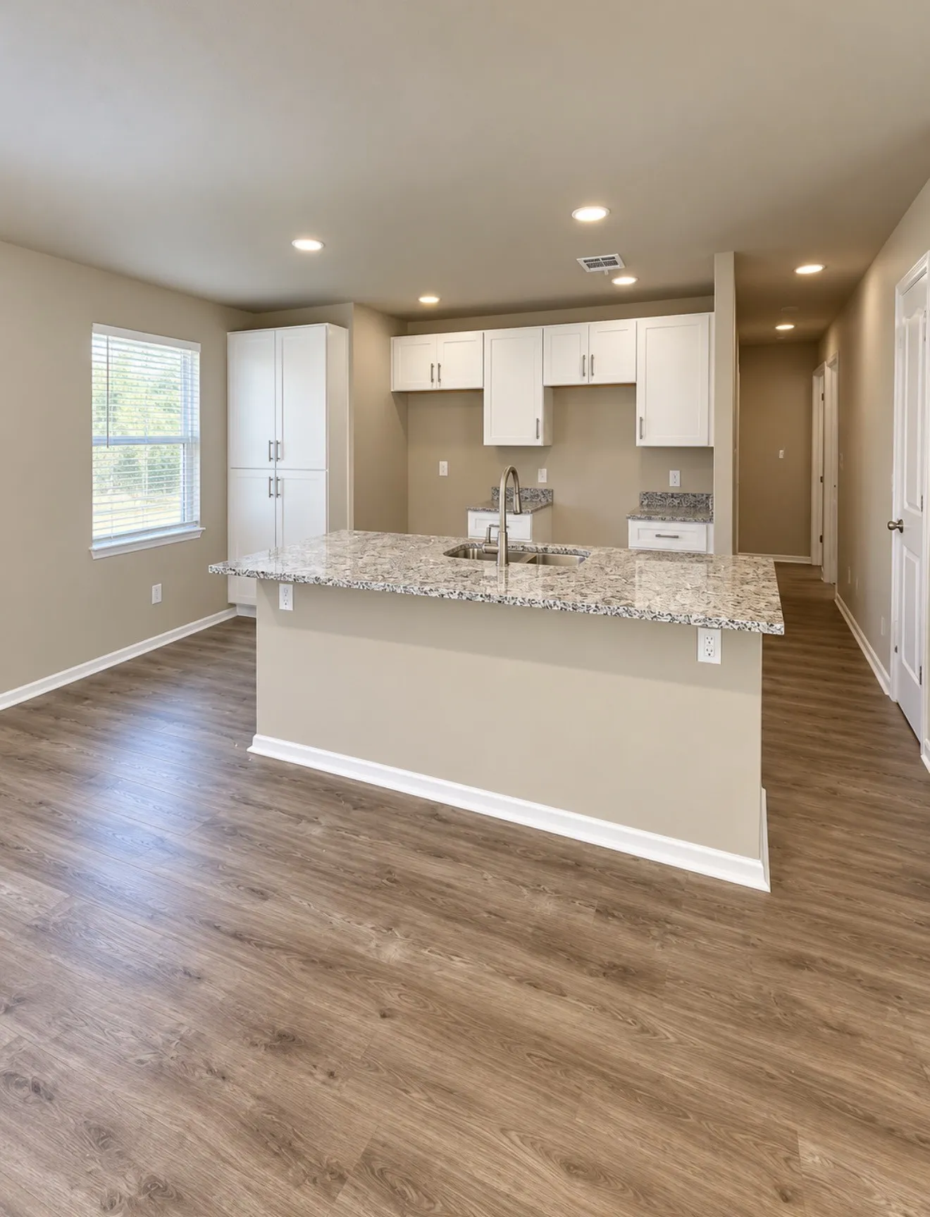 Single Family Residence For Rent in Tarrant County , 4729 Leonard Street, Forest Hill, Texas 76119, 3 Bedroom, 2 Bathroom, 1 Garage spaces, 1,338 Sqft, built in 1962, mls#21403314, Real Estate Agent in Forest Hill, Homes For Rent in Tarrant county, Homes For Rent in Forest Hill, Realtor in Forest Hill Texas, Real Estate Brokerage Independent Realty Texas, Luminita Cordes Realtor