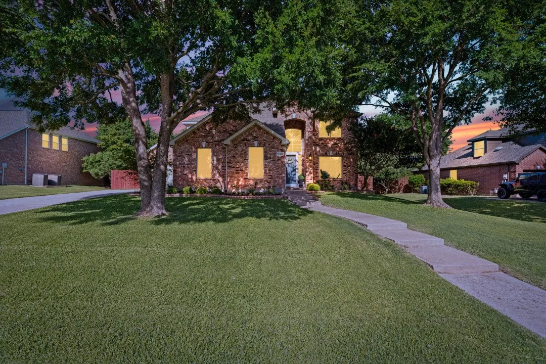 Nestled in the desirable Meadow Hill Estates community, this 2,980-square-foot Frisco home features 4 bedrooms, 3 full baths, a private office, a downstairs media room, and a spacious 3-car garage.