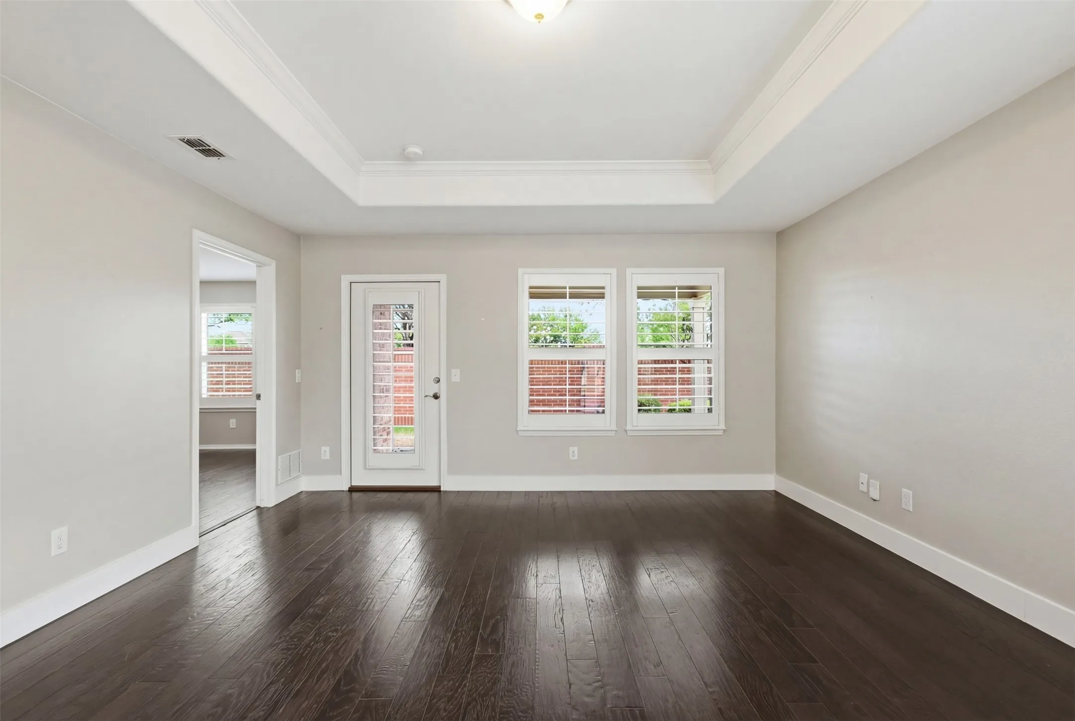 Tray ceiling with crown molding