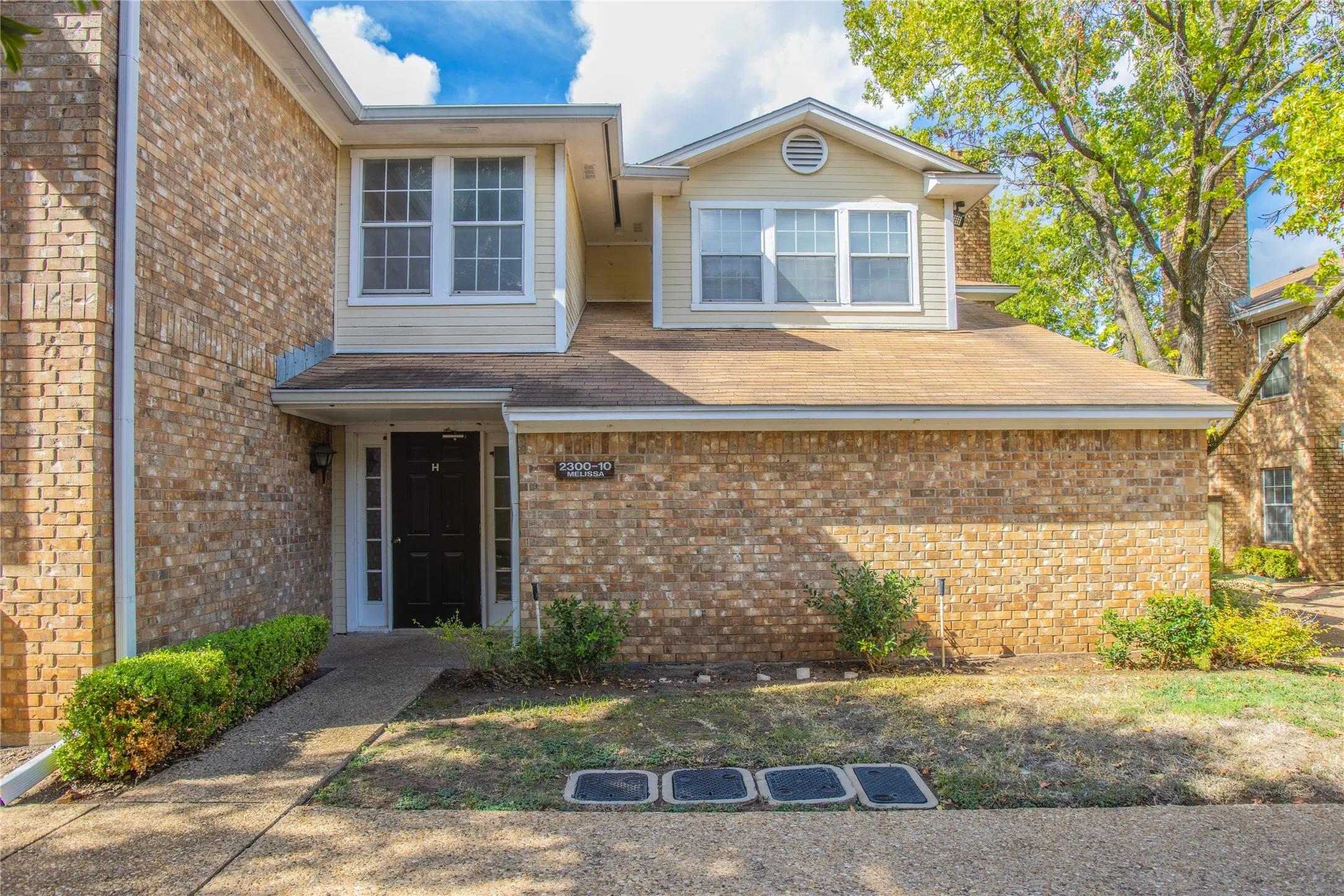 Condominium For Sale in Mc Lennan County , 2308 Melissa Drive H5, Waco, Texas 76708, 2 Bedroom, 1 Bathroom, Garage spaces, 990 Sqft, built in 1982, mls#21402947, Real Estate Agent in Waco, Homes For Sale in Mc Lennan county, Homes For Sale in Waco, Realtor in Waco Texas, Real Estate Brokerage Independent Realty Texas, Luminita Cordes Realtor